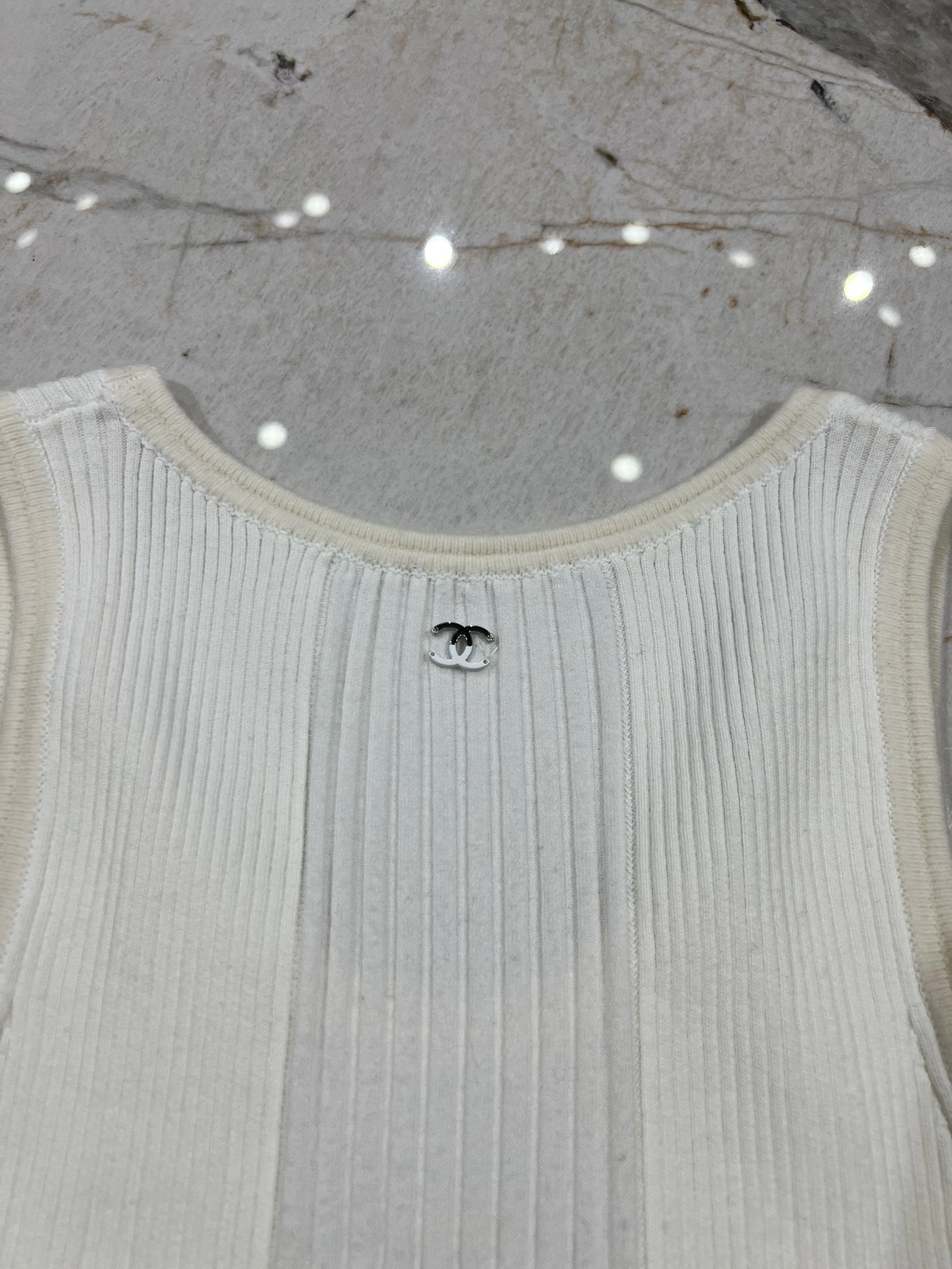 Victoria- 3h1958 24123112 oversize item:E-F140D1113
