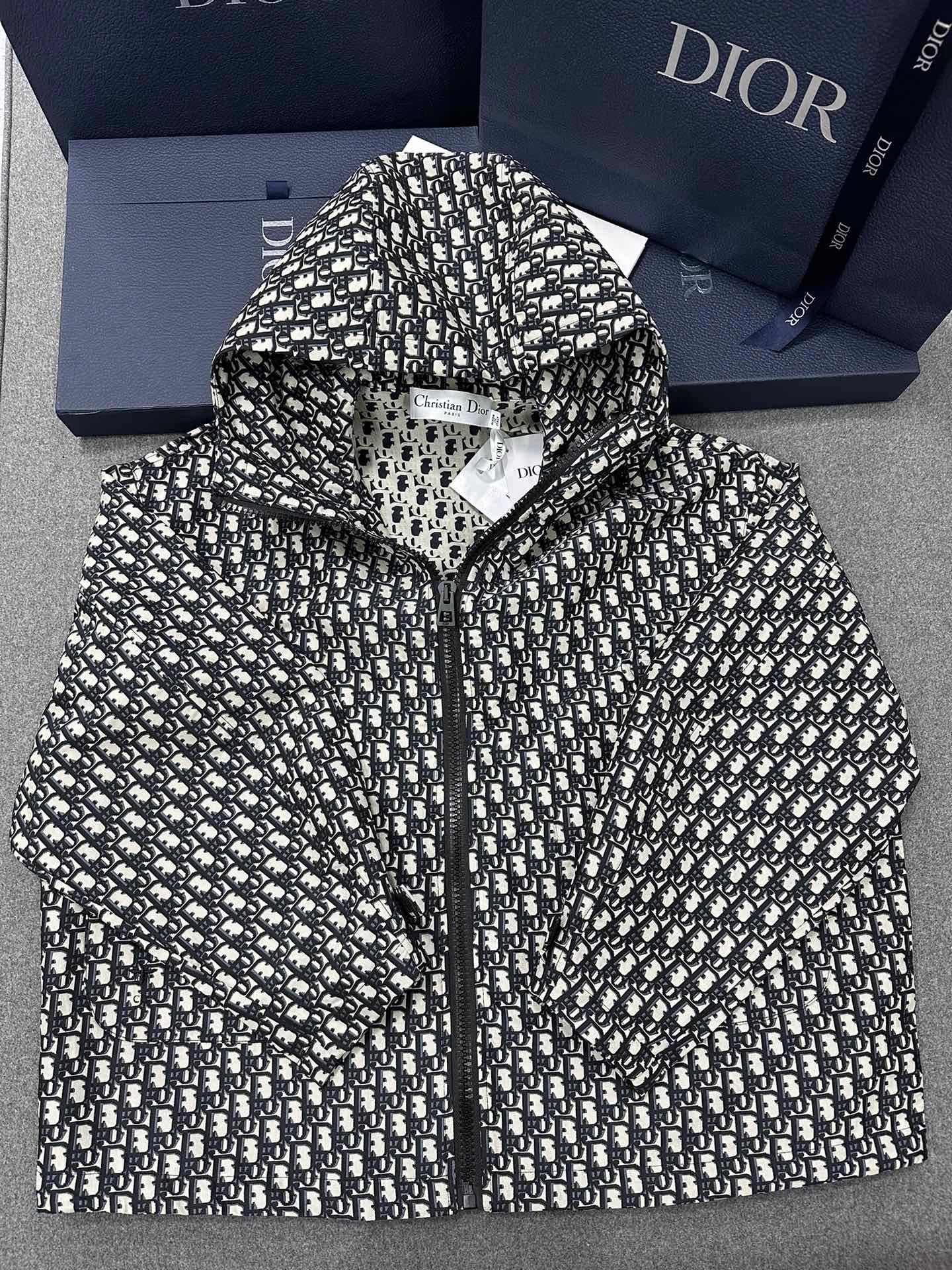Victoria- 4IOR 𝗢𝗯𝗹𝗶𝗾𝘂𝗲 oversized item:C-F801K3029