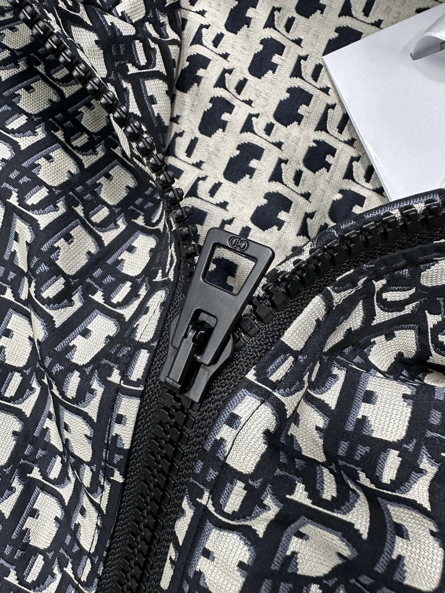Victoria- 4IOR 𝗢𝗯𝗹𝗶𝗾𝘂𝗲 oversized item:C-F801K3029
