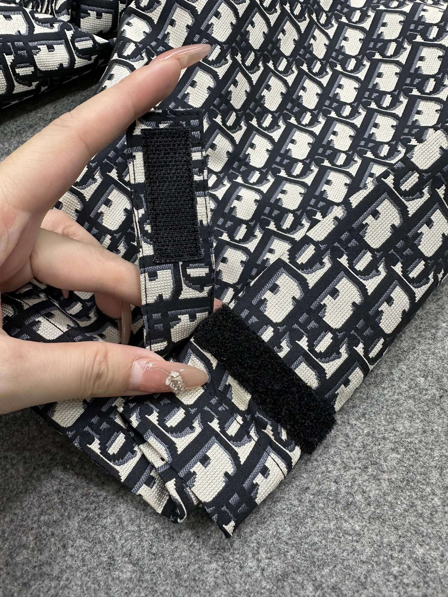 Victoria- 4IOR 𝗢𝗯𝗹𝗶𝗾𝘂𝗲 oversized item:C-F801K3029