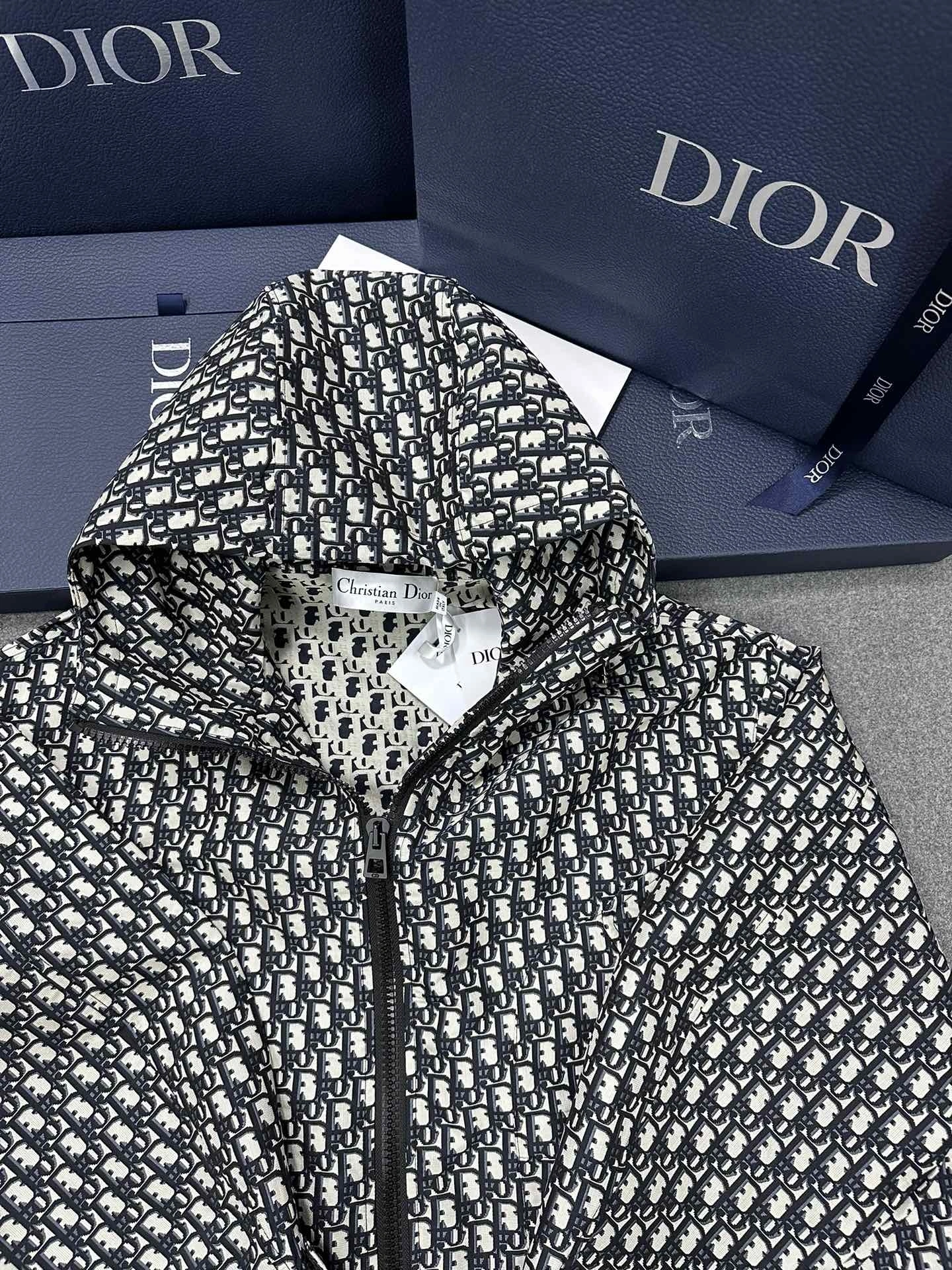 Victoria- 4IOR 𝗢𝗯𝗹𝗶𝗾𝘂𝗲 oversized item:C-F801K3029