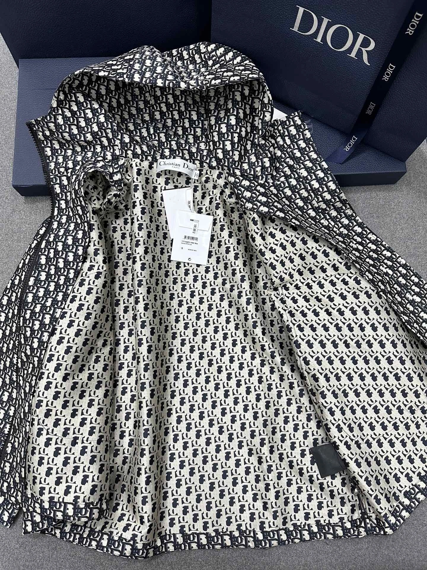 Victoria- 4IOR 𝗢𝗯𝗹𝗶𝗾𝘂𝗲 oversized item:C-F801K3029