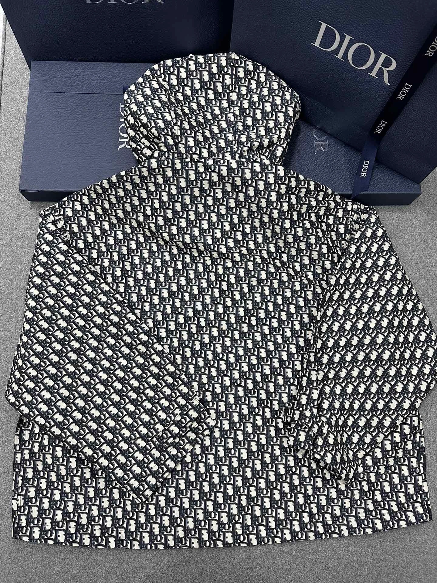 Victoria- 4IOR 𝗢𝗯𝗹𝗶𝗾𝘂𝗲 oversized item:C-F801K3029