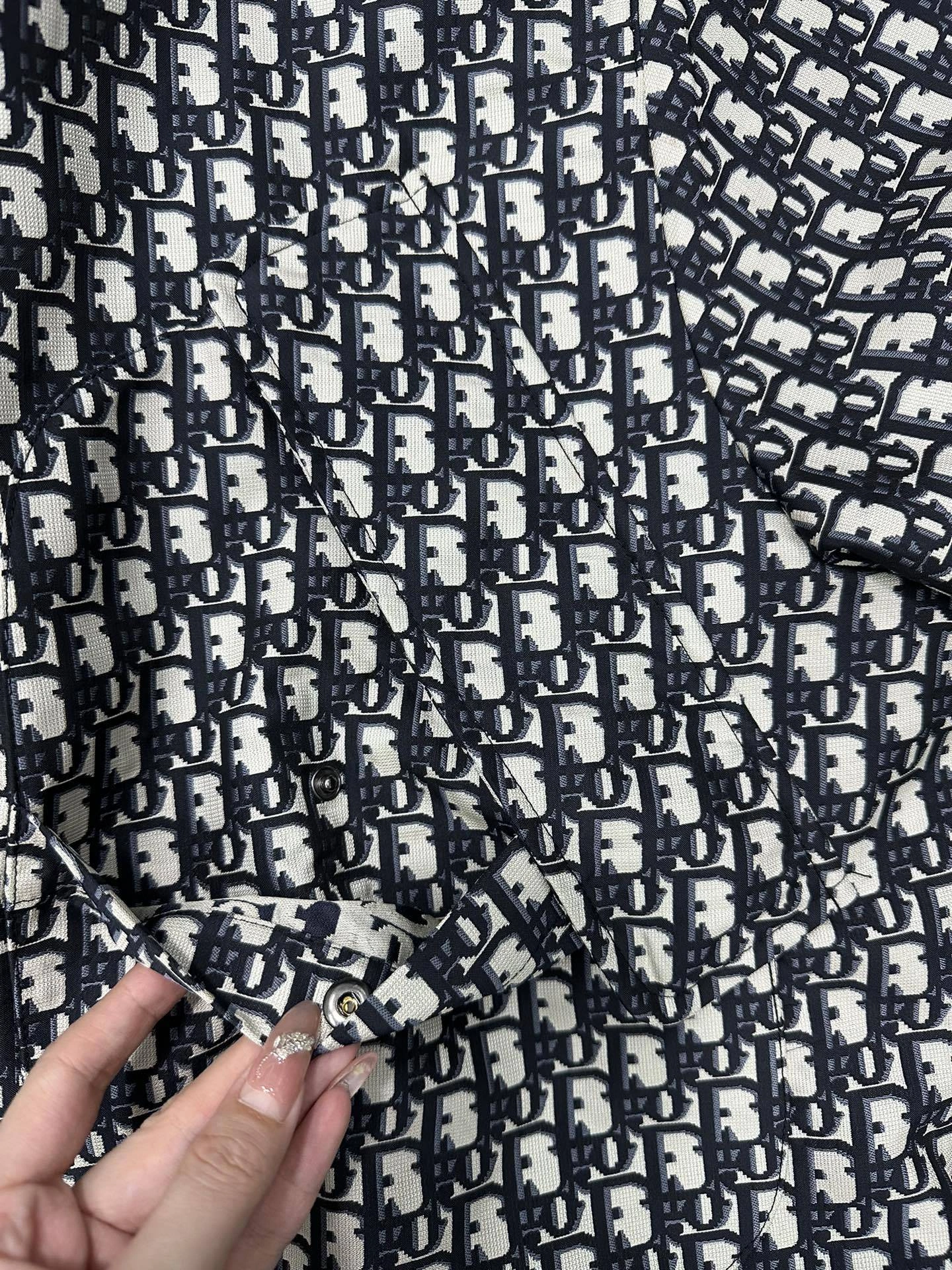 Victoria- 4IOR 𝗢𝗯𝗹𝗶𝗾𝘂𝗲 oversized item:C-F801K3029