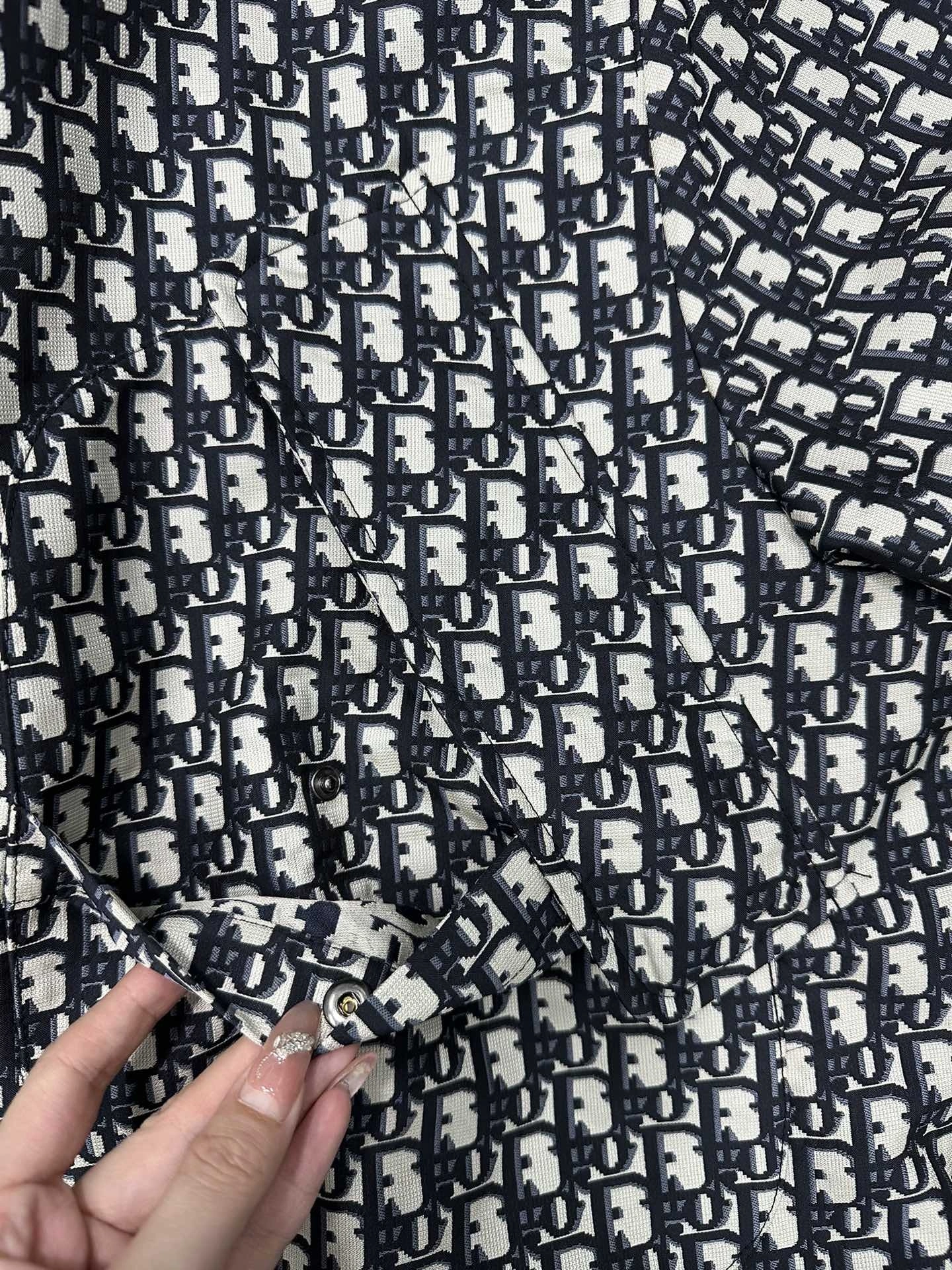 Victoria- 4IOR 𝗢𝗯𝗹𝗶𝗾𝘂𝗲 oversized item:C-F801K3029