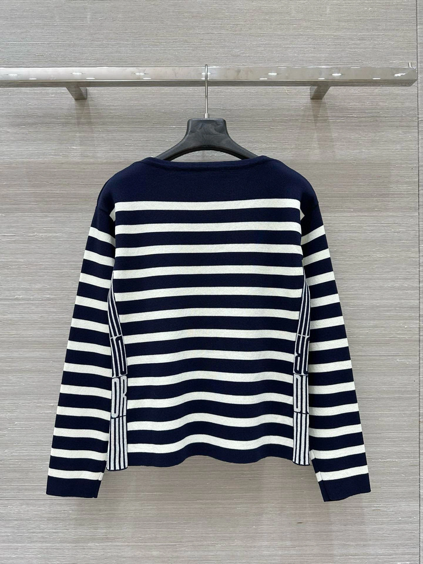 Victoria- 4ior 2Colour item:E-F240B2310-2