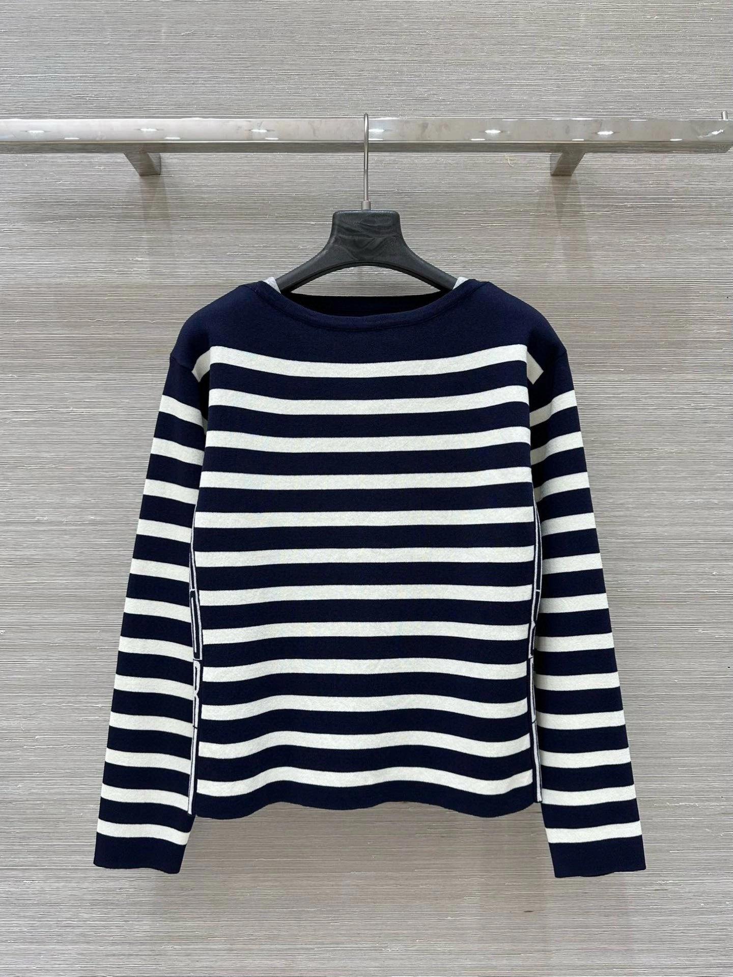 Victoria- 4ior 2Colour item:E-F240B2310-2