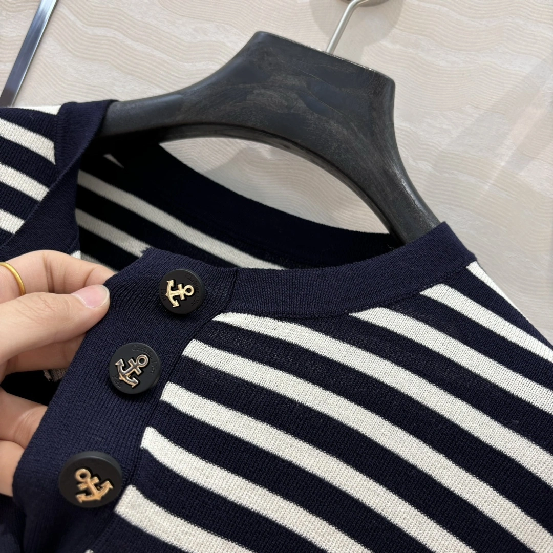 Victoria- 4ior Linen fabric item:E-F240B2311