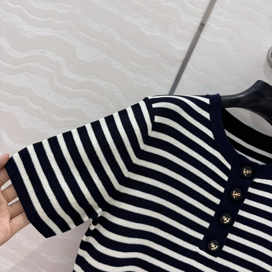 Victoria- 4ior Linen fabric item:E-F240B2311