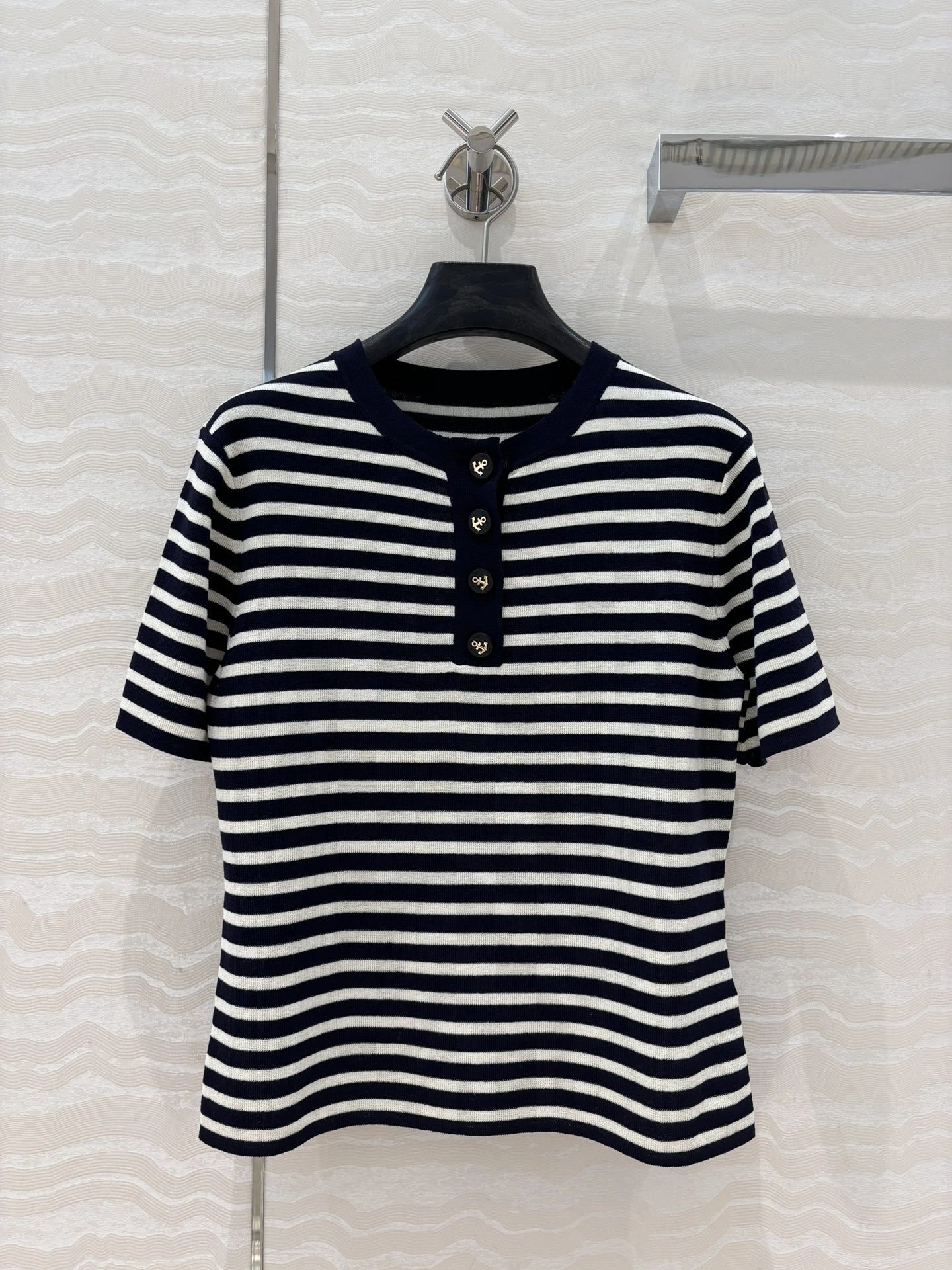 Victoria- 4ior Linen fabric item:E-F240B2311