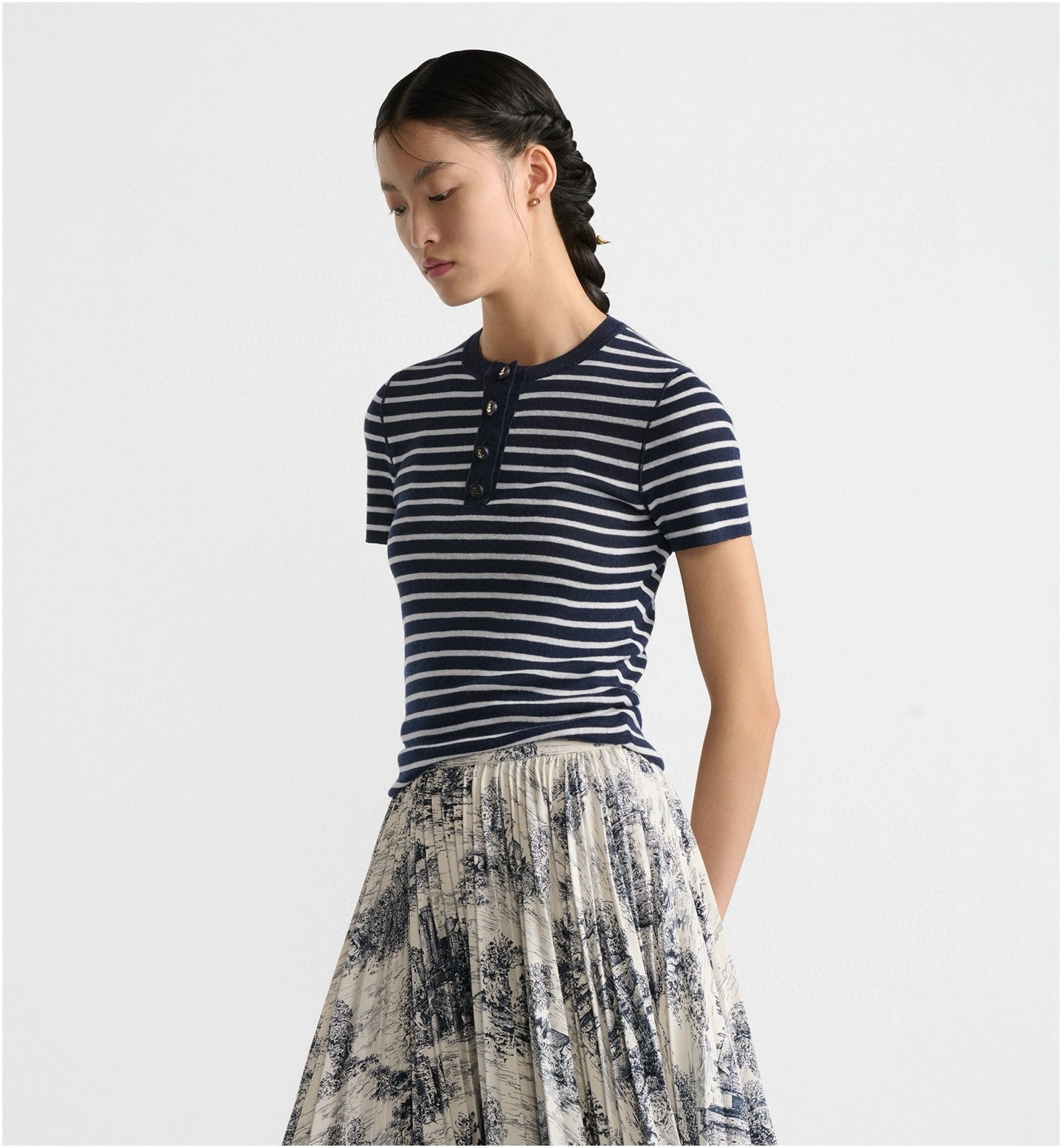 Victoria- 4ior Linen fabric item:E-F240B2311