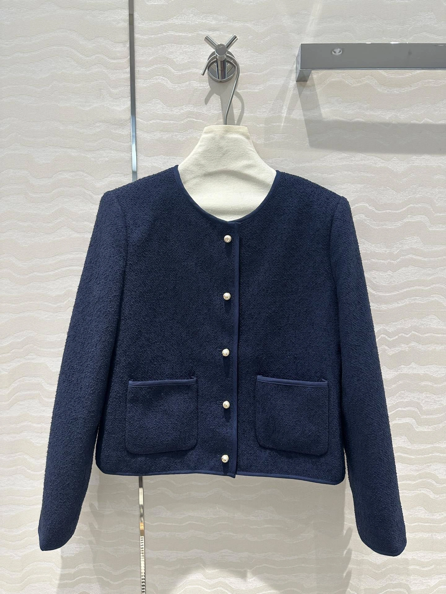 Victoria- 4ior item:D-F240H2618