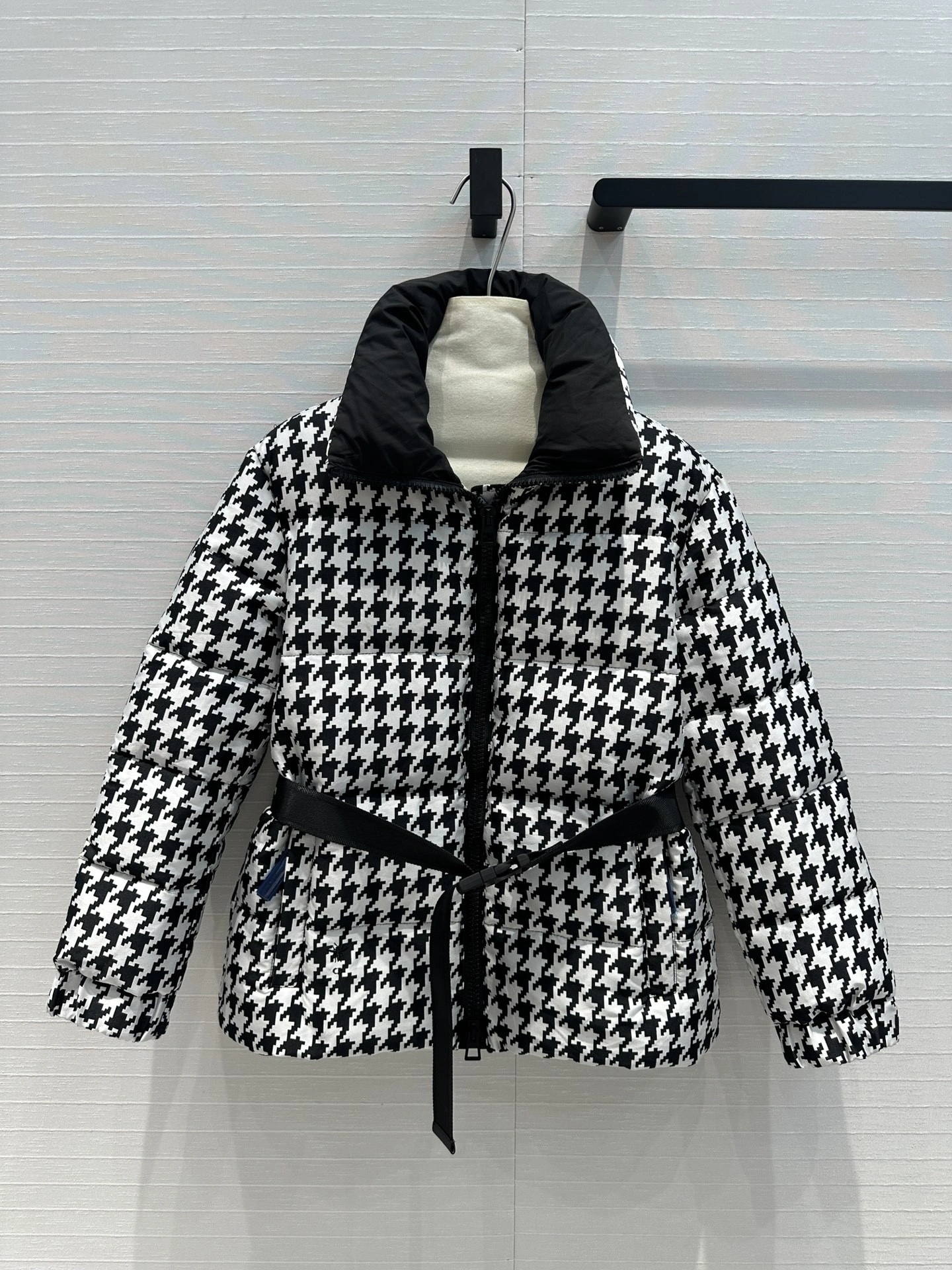 Victoria- 4ior item:D-F240H2621