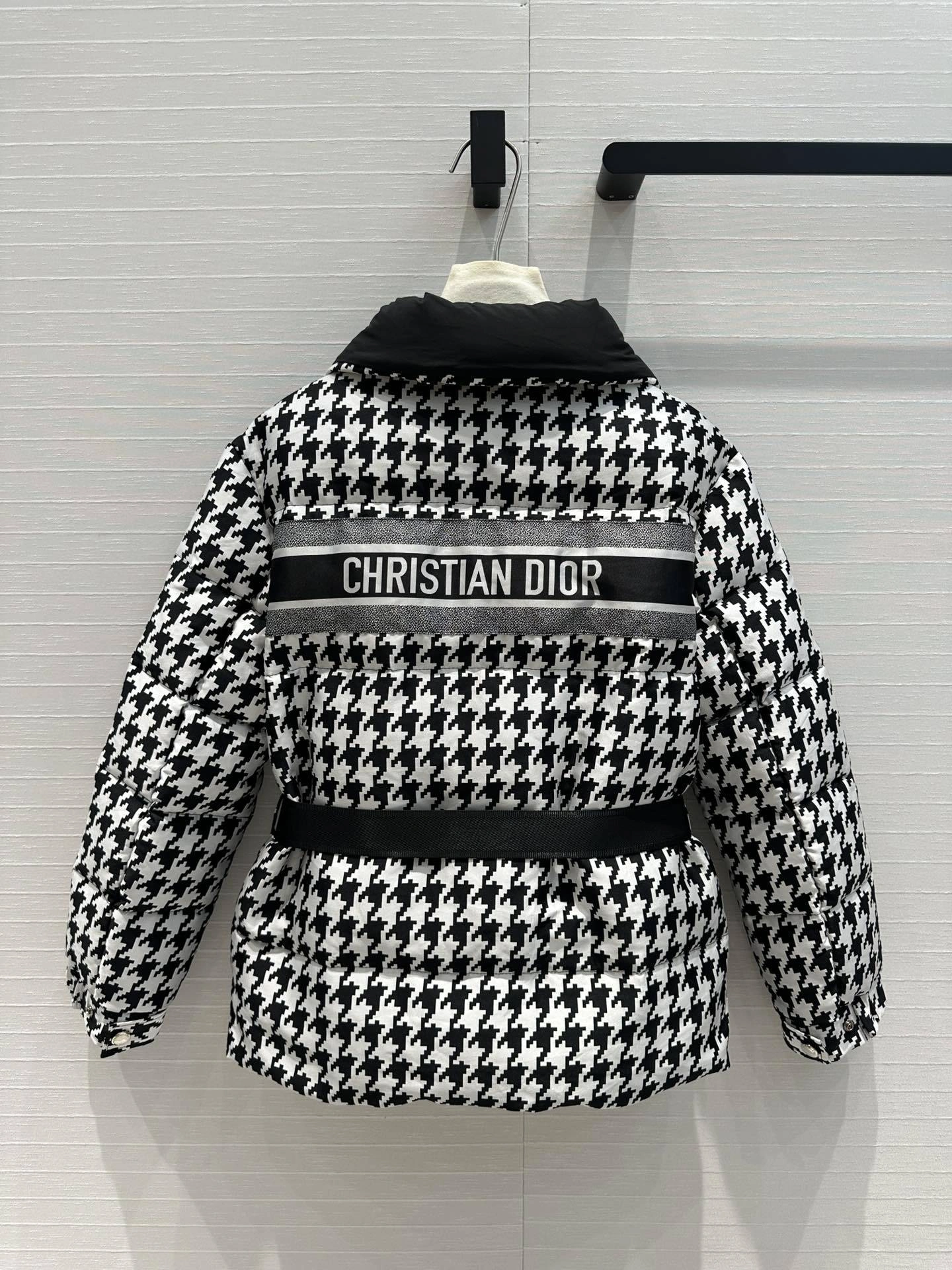 Victoria- 4ior item:D-F240H2621