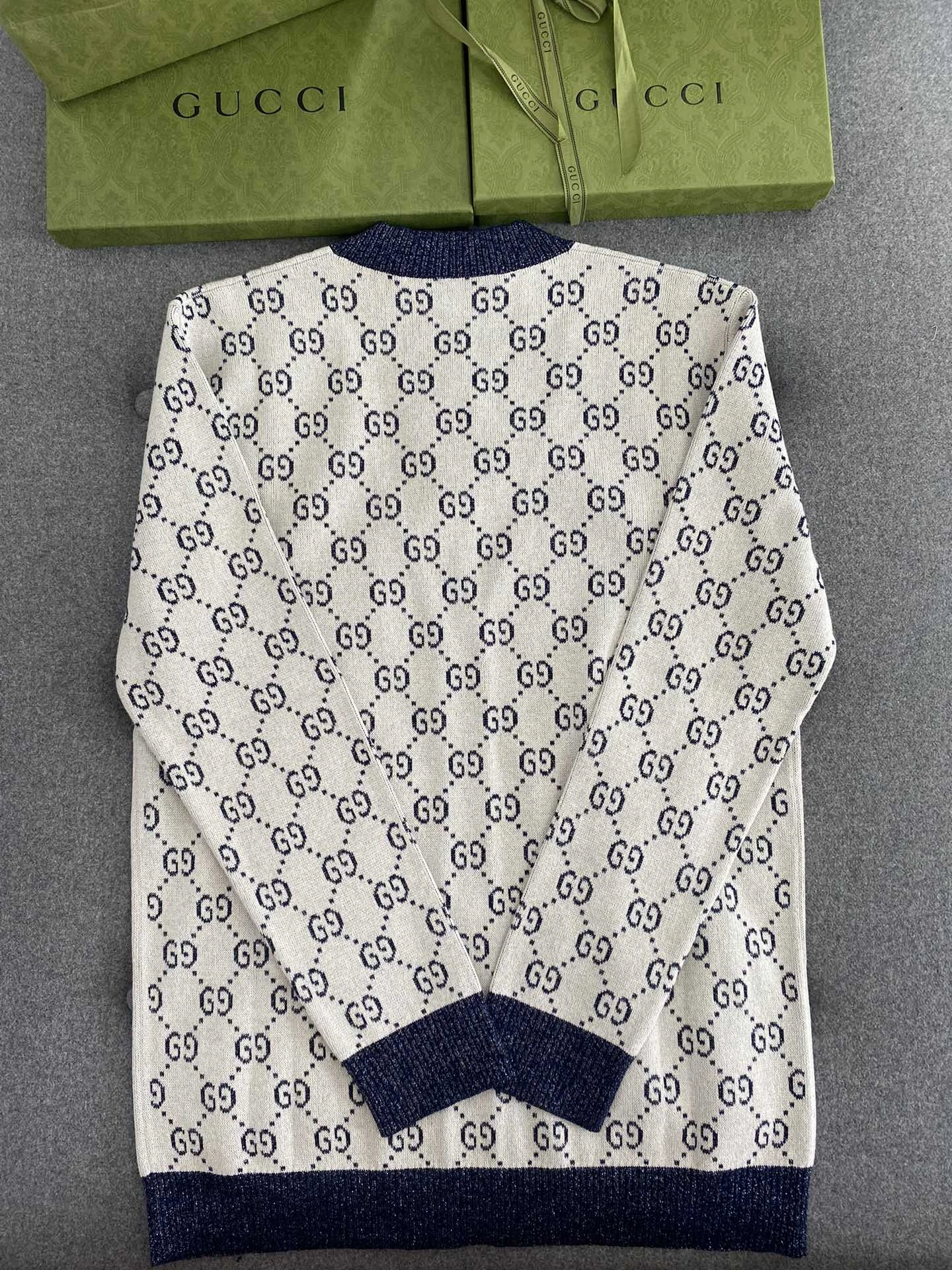 Victoria- 6U33I item:C-F801K3027