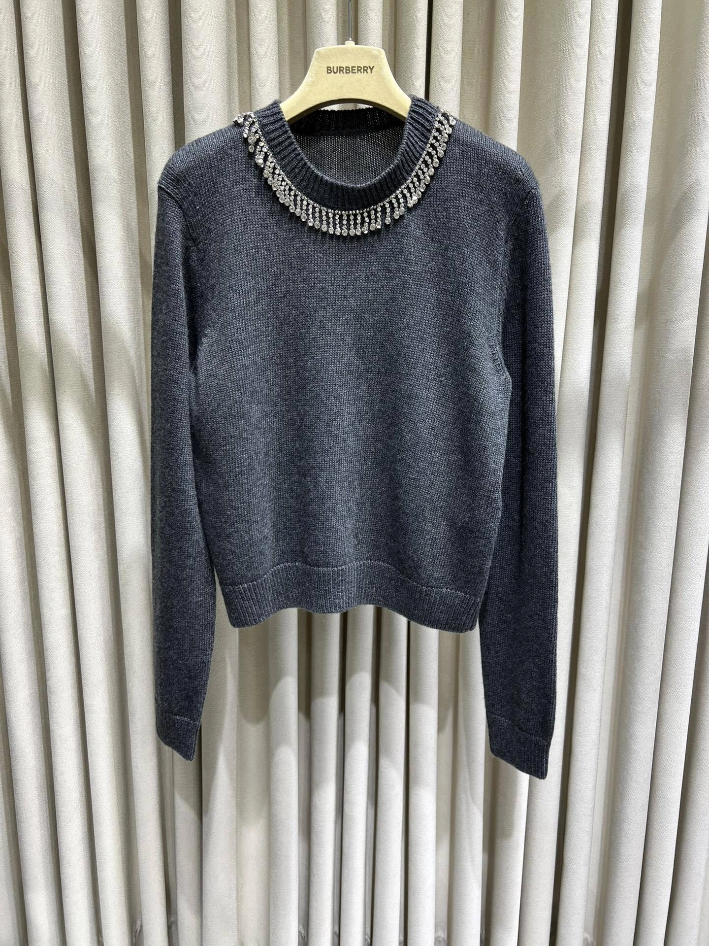 Victoria- 6u33i wool item:E-F140A0313