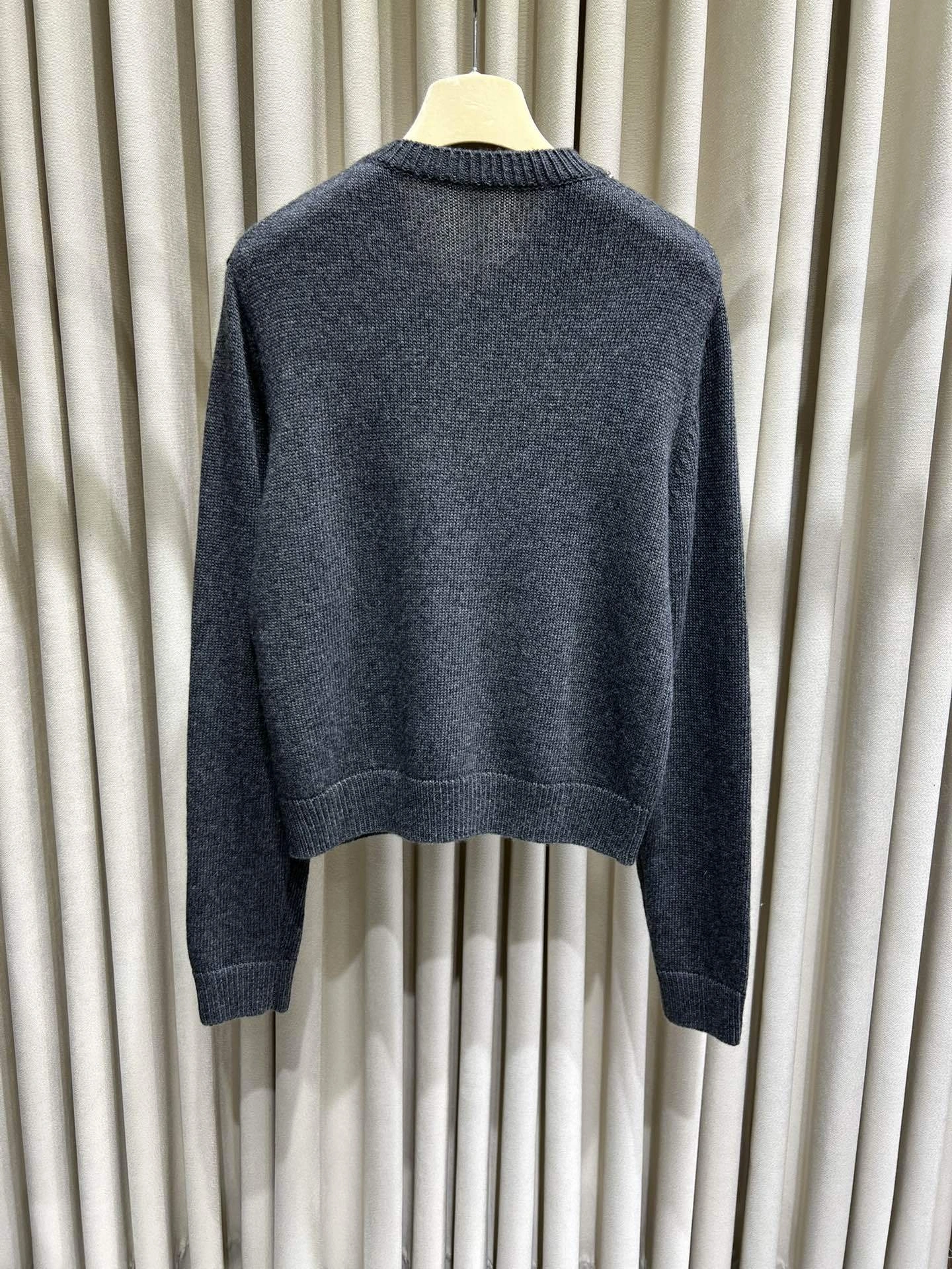 Victoria- 6u33i wool item:E-F140A0313