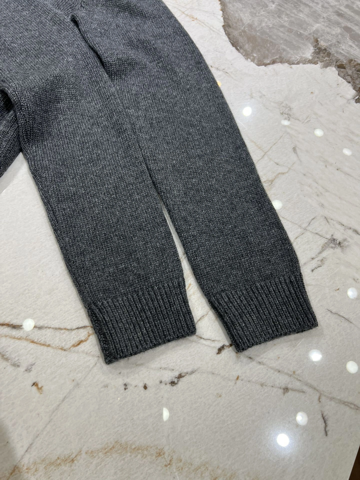 Victoria- 6u33i wool item:E-F140A0313