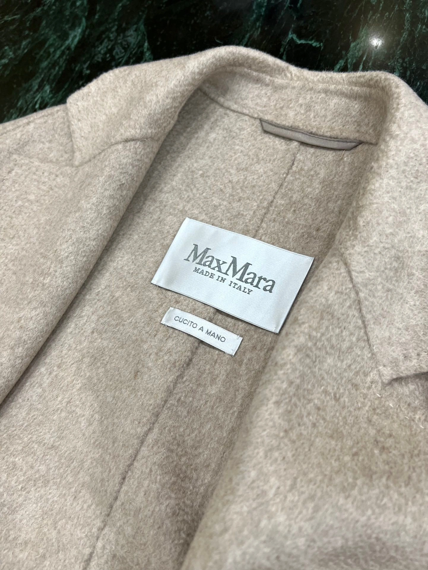 Victoria- 71x71r1 cashmere item:D-F140J5925