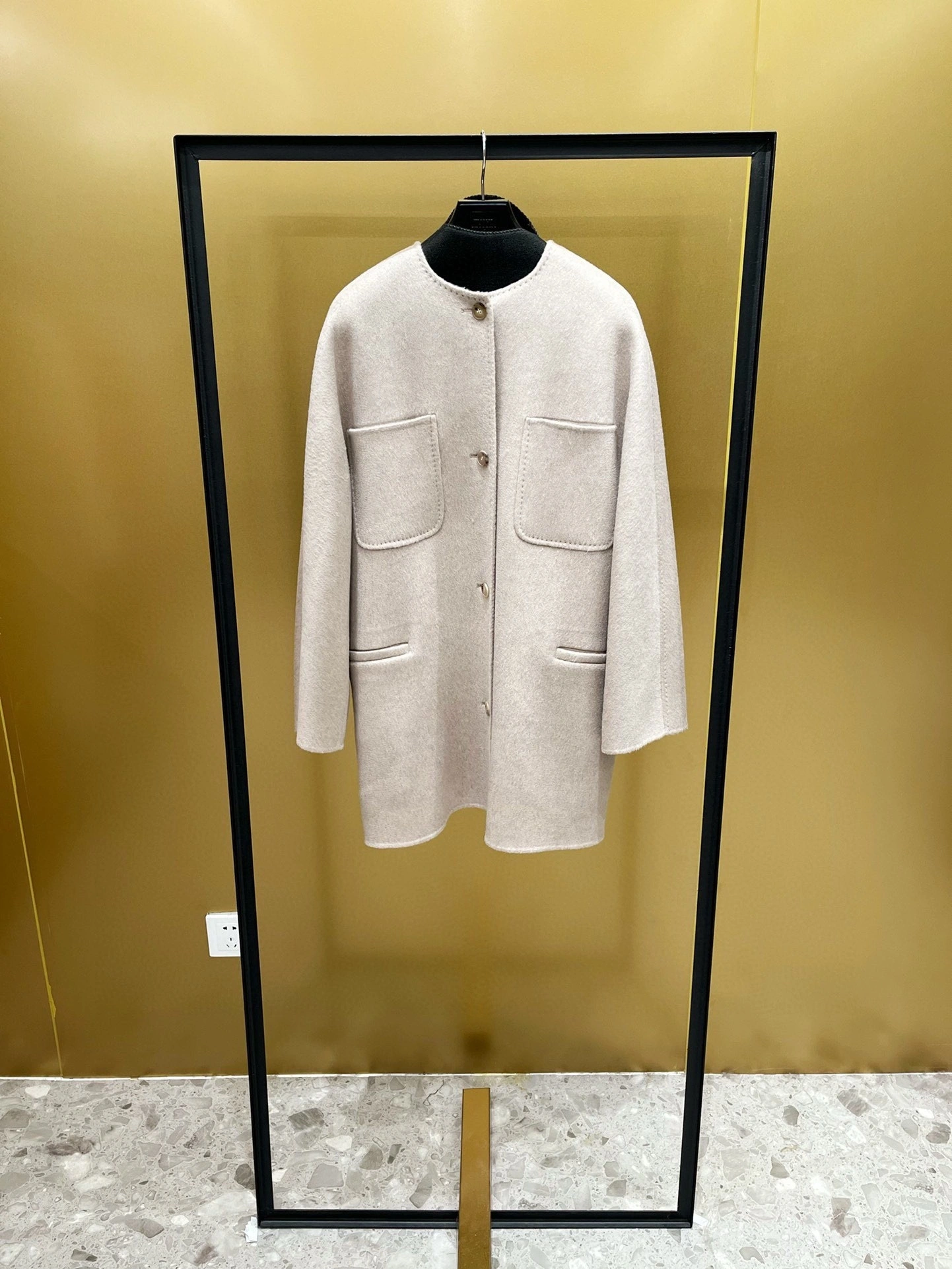 Victoria- 71x71r1 cashmere oversized 2colour item:D-F140J5928-2