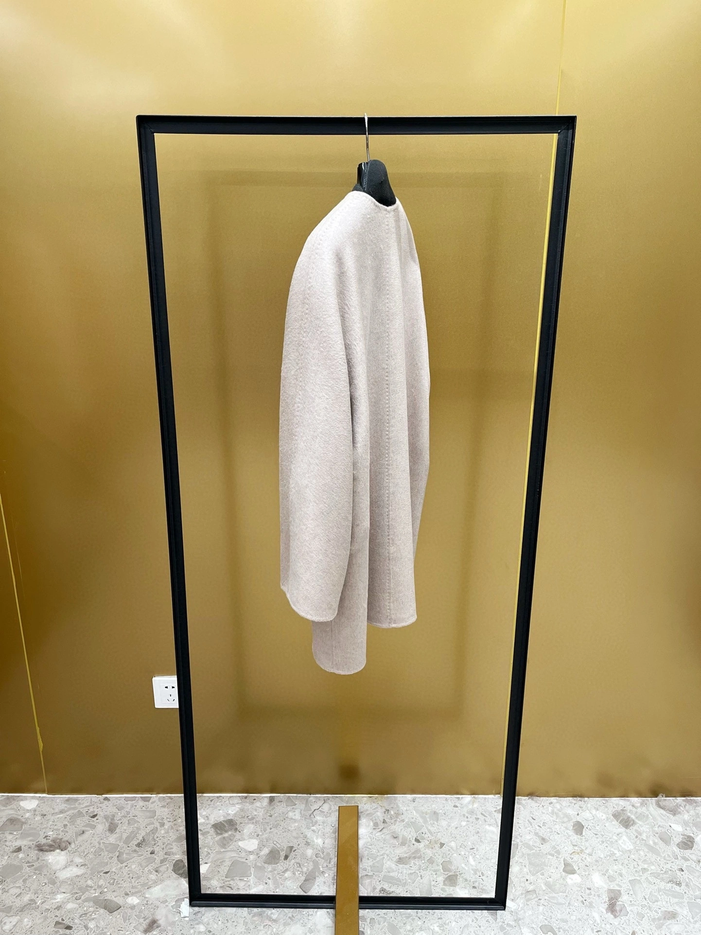 Victoria- 71x71r1 cashmere oversized 2colour item:D-F140J5928-2