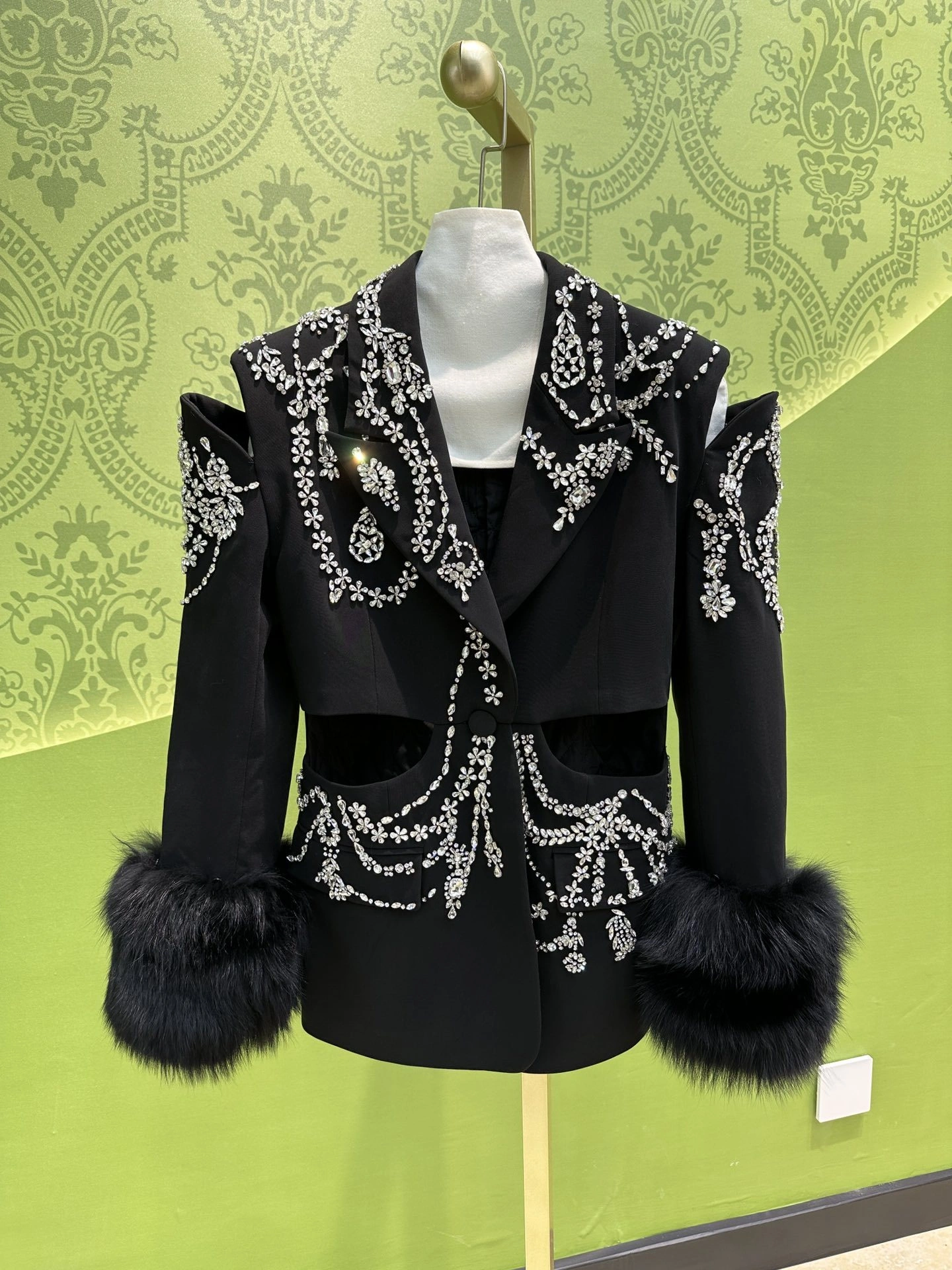 Victoria- 73Qu559 item:D-F244J3030