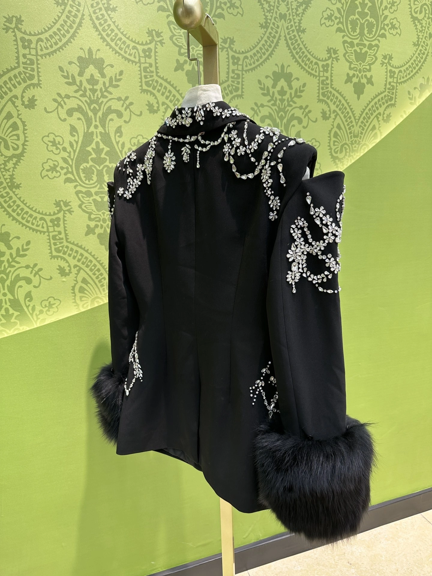 Victoria- 73Qu559 item:D-F244J3030