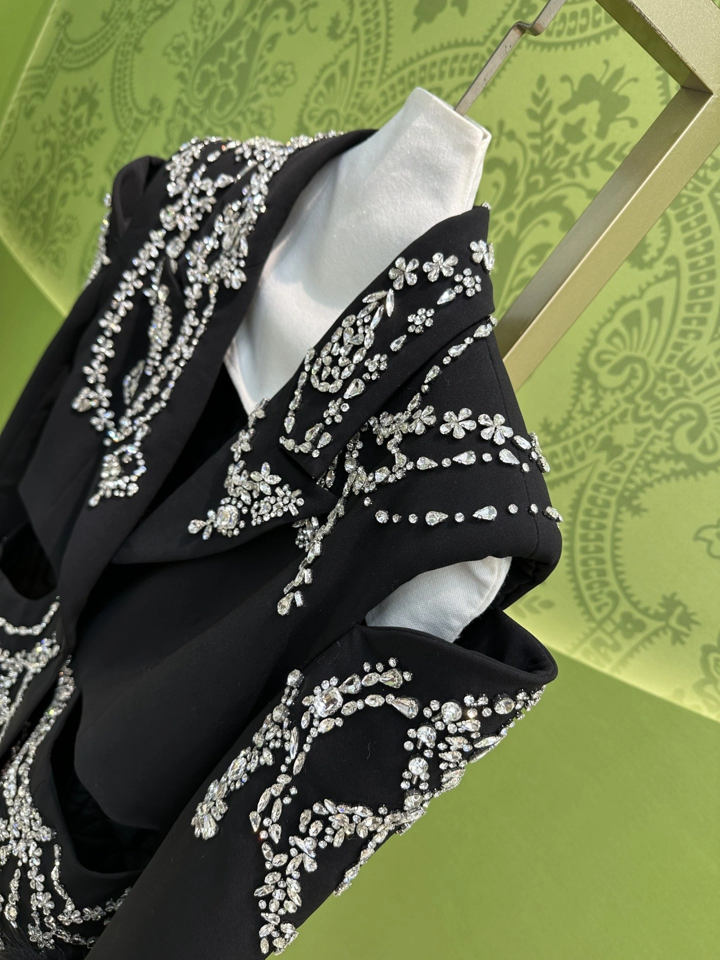 Victoria- 73Qu559 item:D-F244J3030