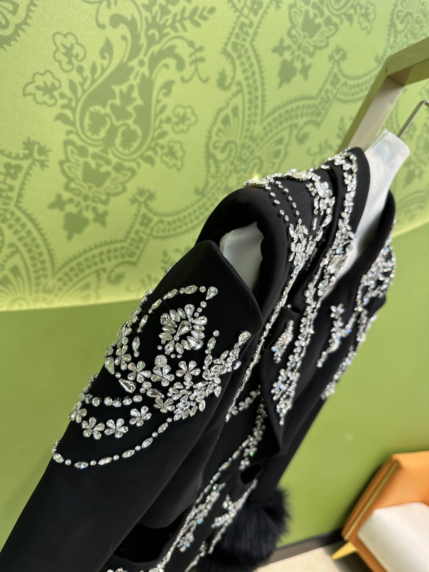 Victoria- 73Qu559 item:D-F244J3030