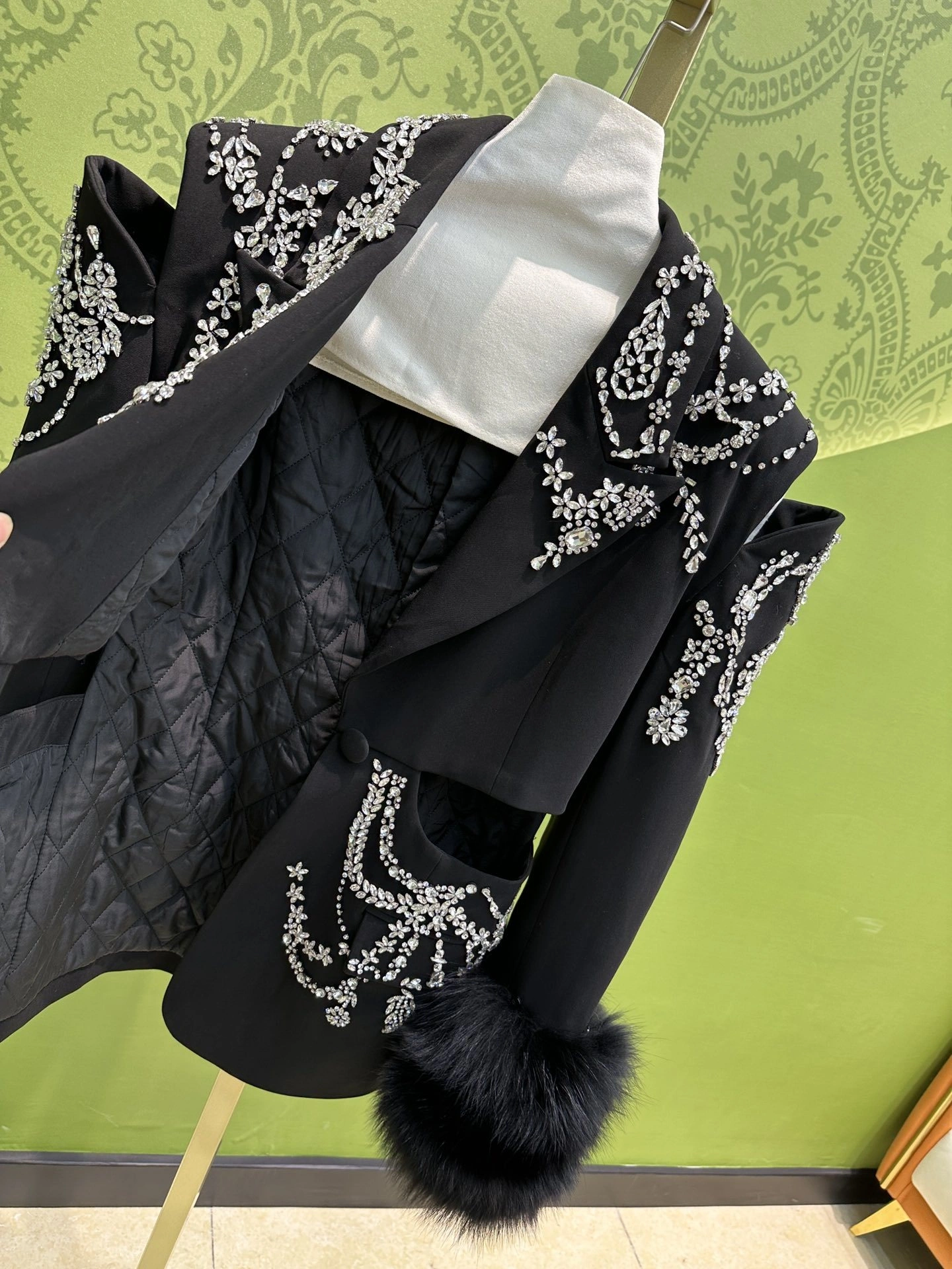 Victoria- 73Qu559 item:D-F244J3030