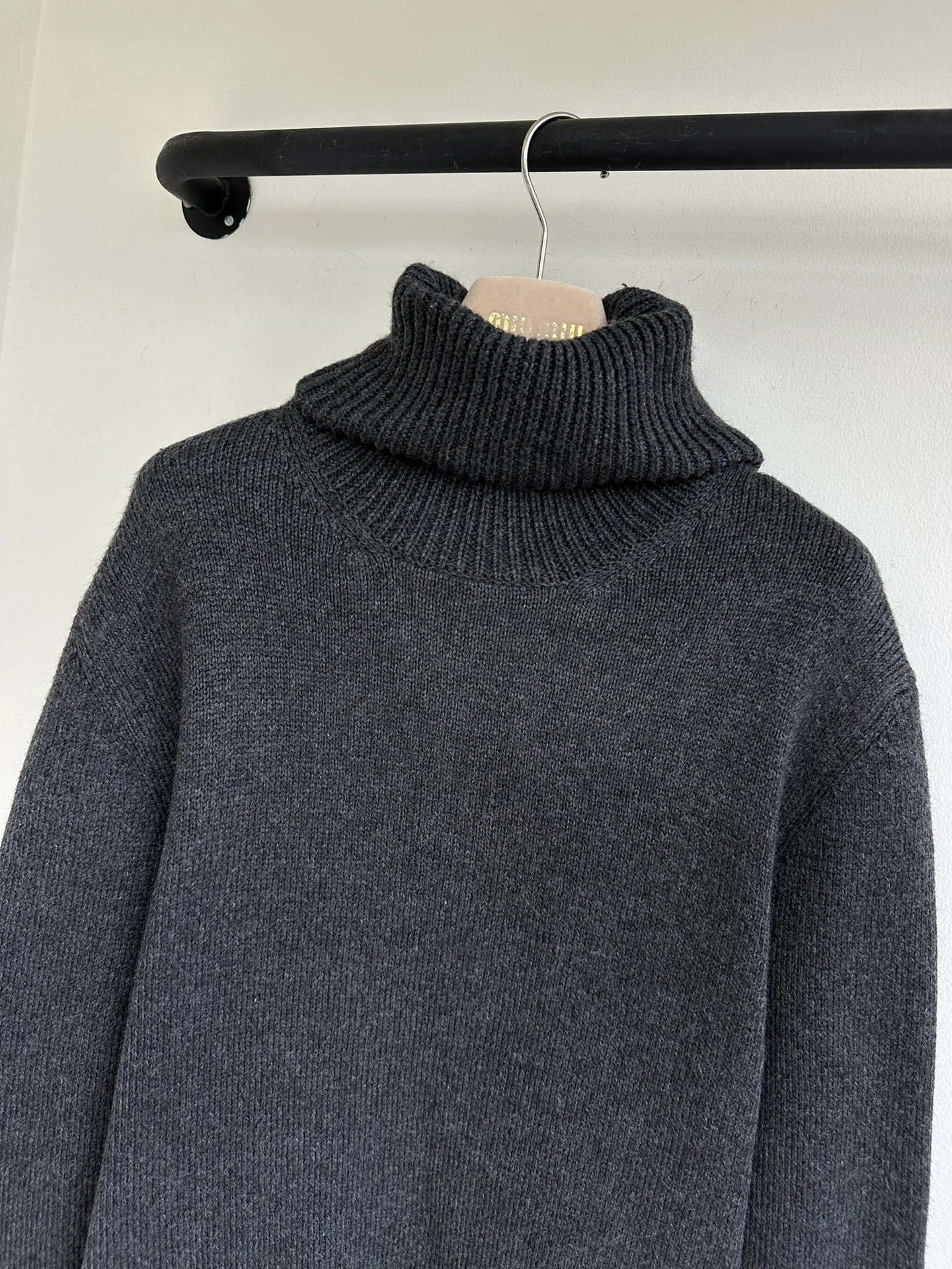 Victoria- 7iu7iu Cashmere Silkworm item:D-F245J3025