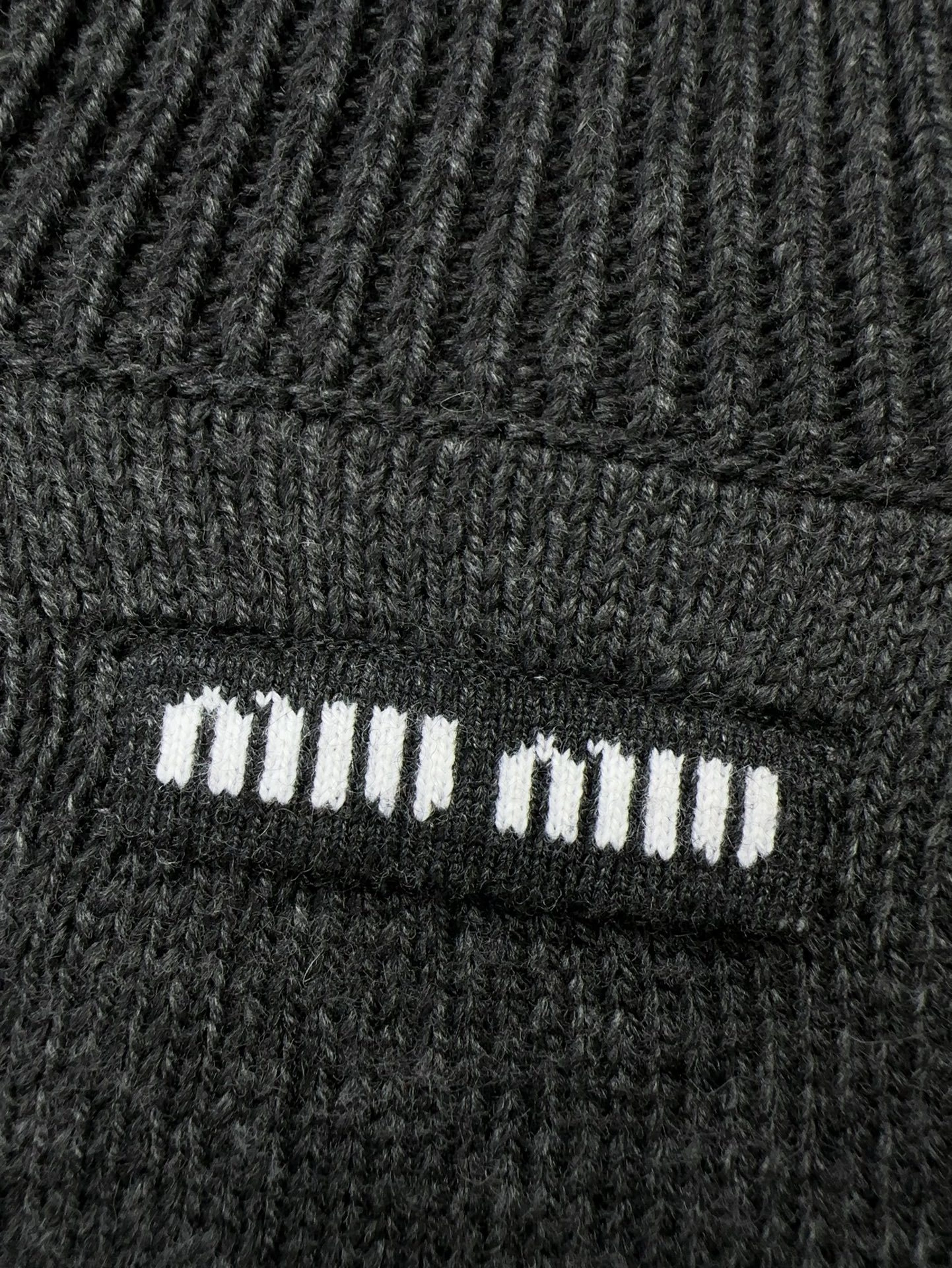 Victoria- 7iu7iu Cashmere Silkworm item:D-F245J3025