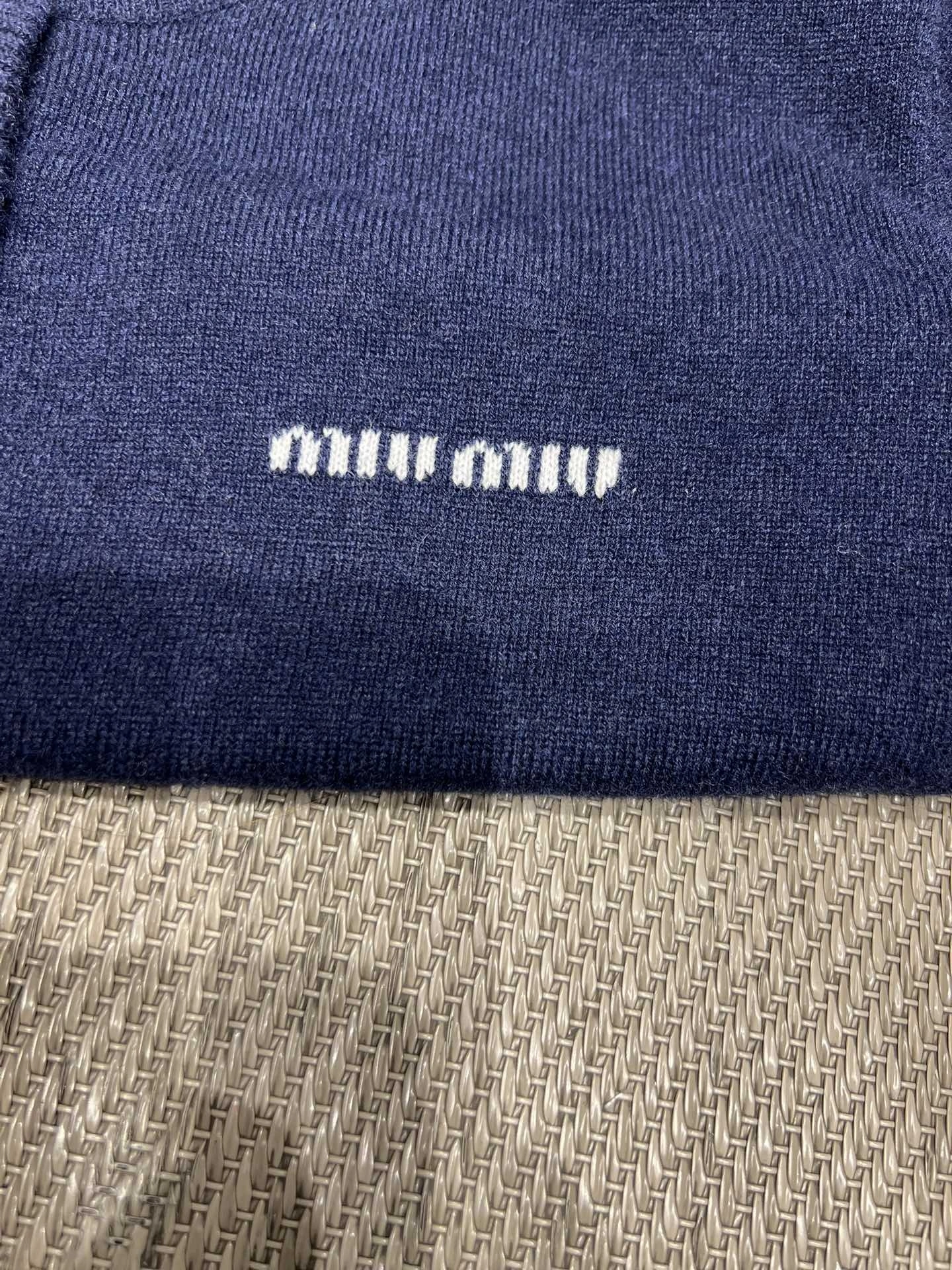 Victoria- 7iu7iu Extrafine Merino Wool embroidery item:E-F140K1676H