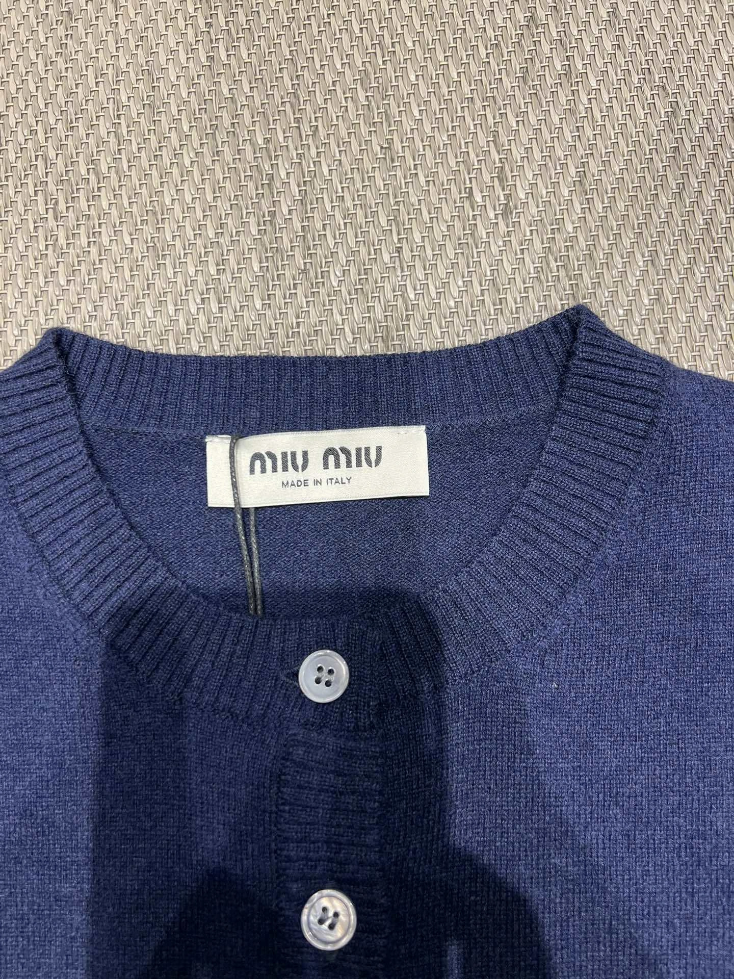 Victoria- 7iu7iu Extrafine Merino Wool embroidery item:E-F140K1676H