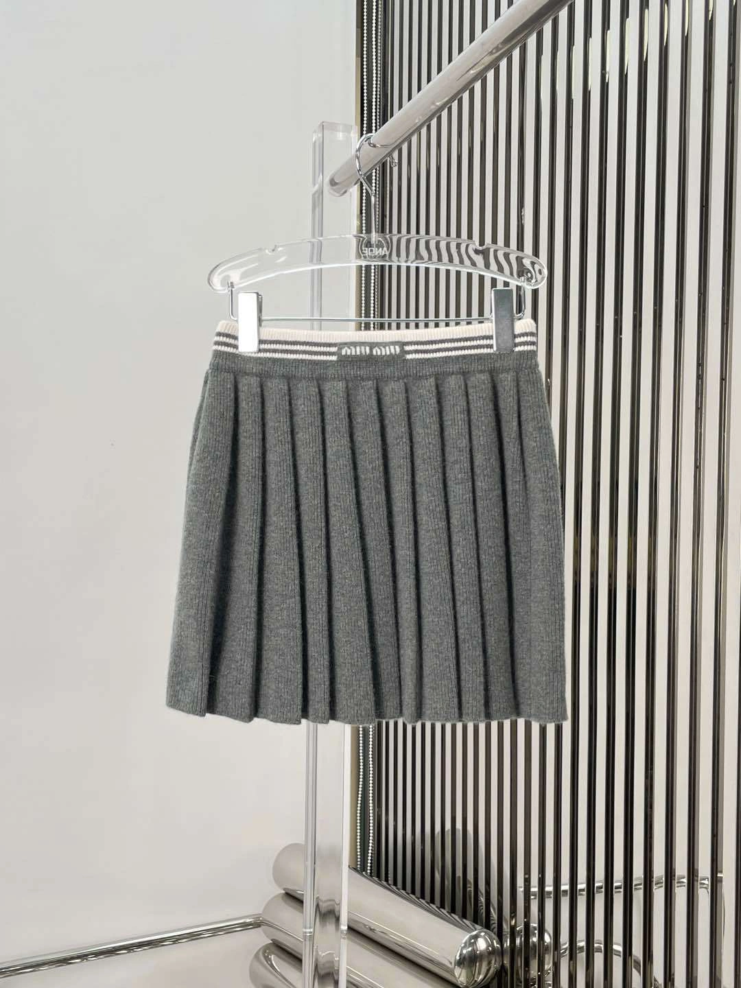 Victoria--7iu7iu wool item: E-F245C1197H