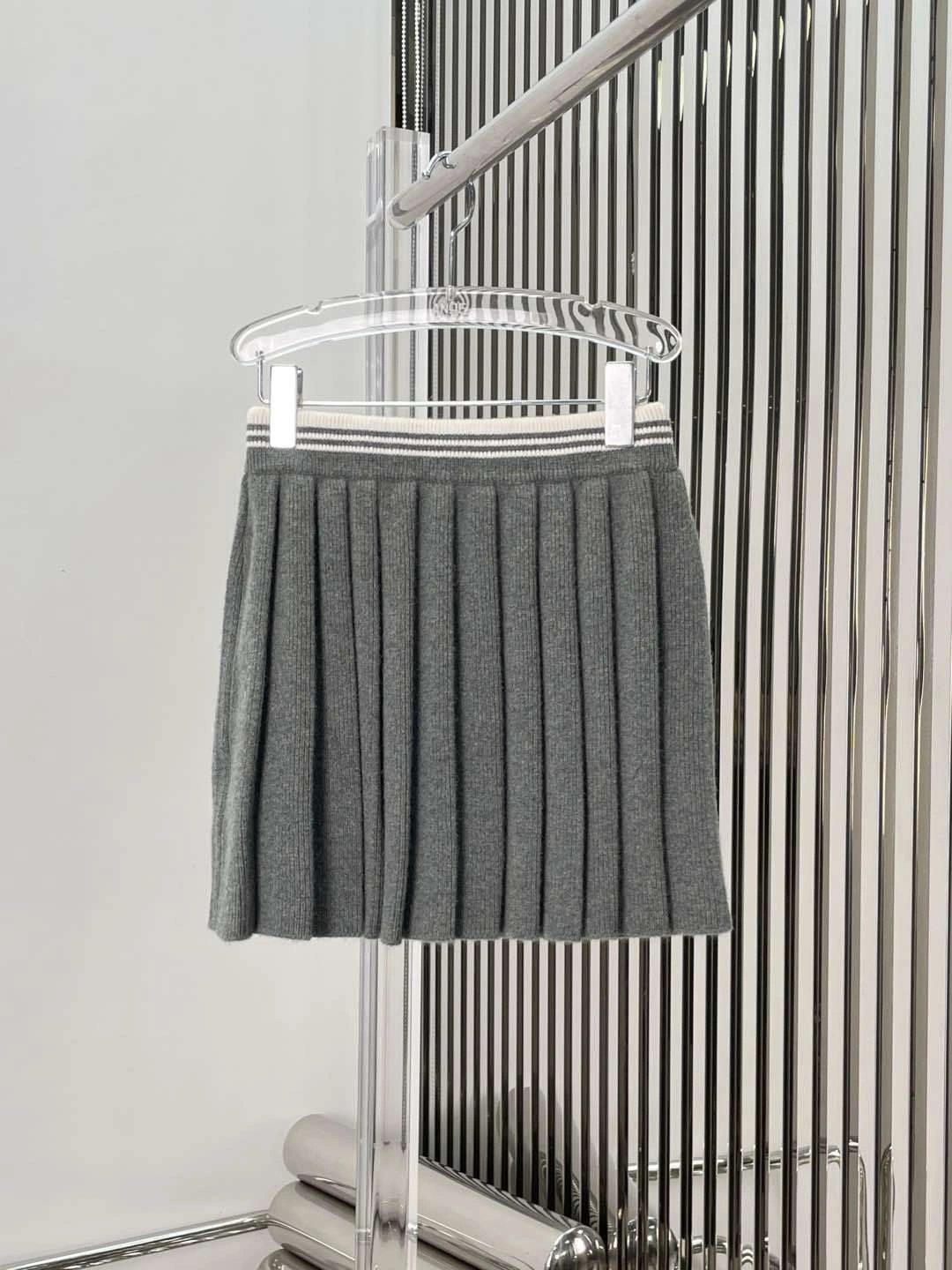 Victoria--7iu7iu wool item: E-F245C1197H