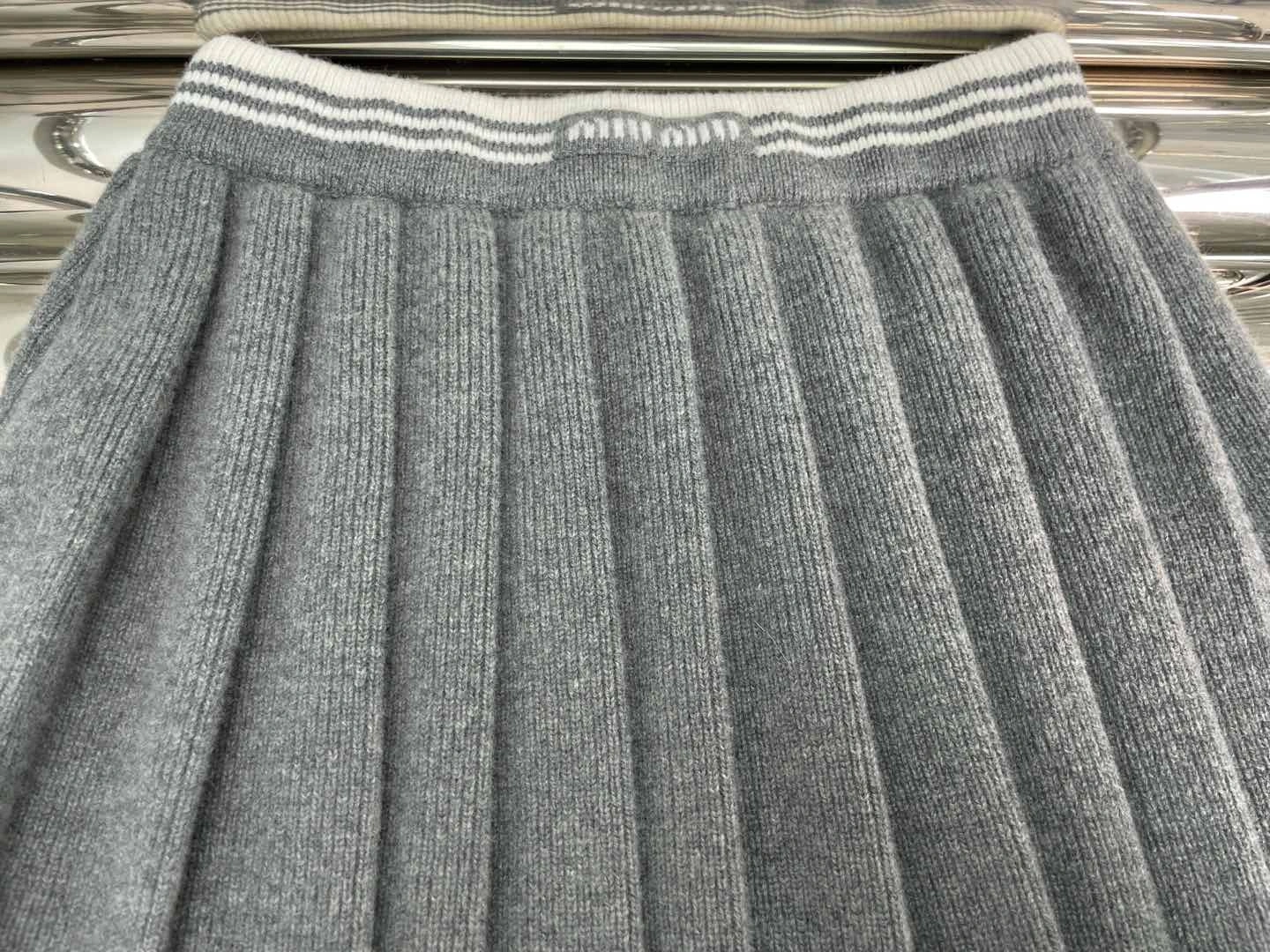 Victoria--7iu7iu wool item: E-F245C1197H