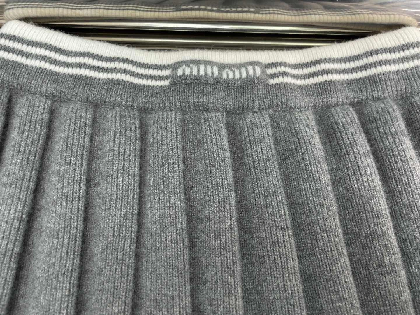 Victoria--7iu7iu wool item: E-F245C1197H