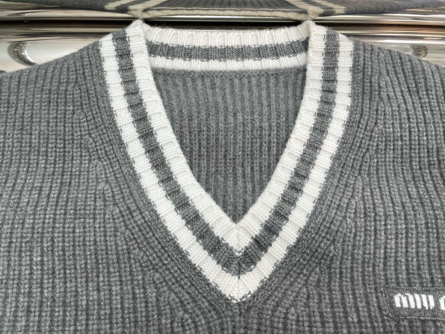 Victoria--7iu7iu wool item: E-F245C1198H