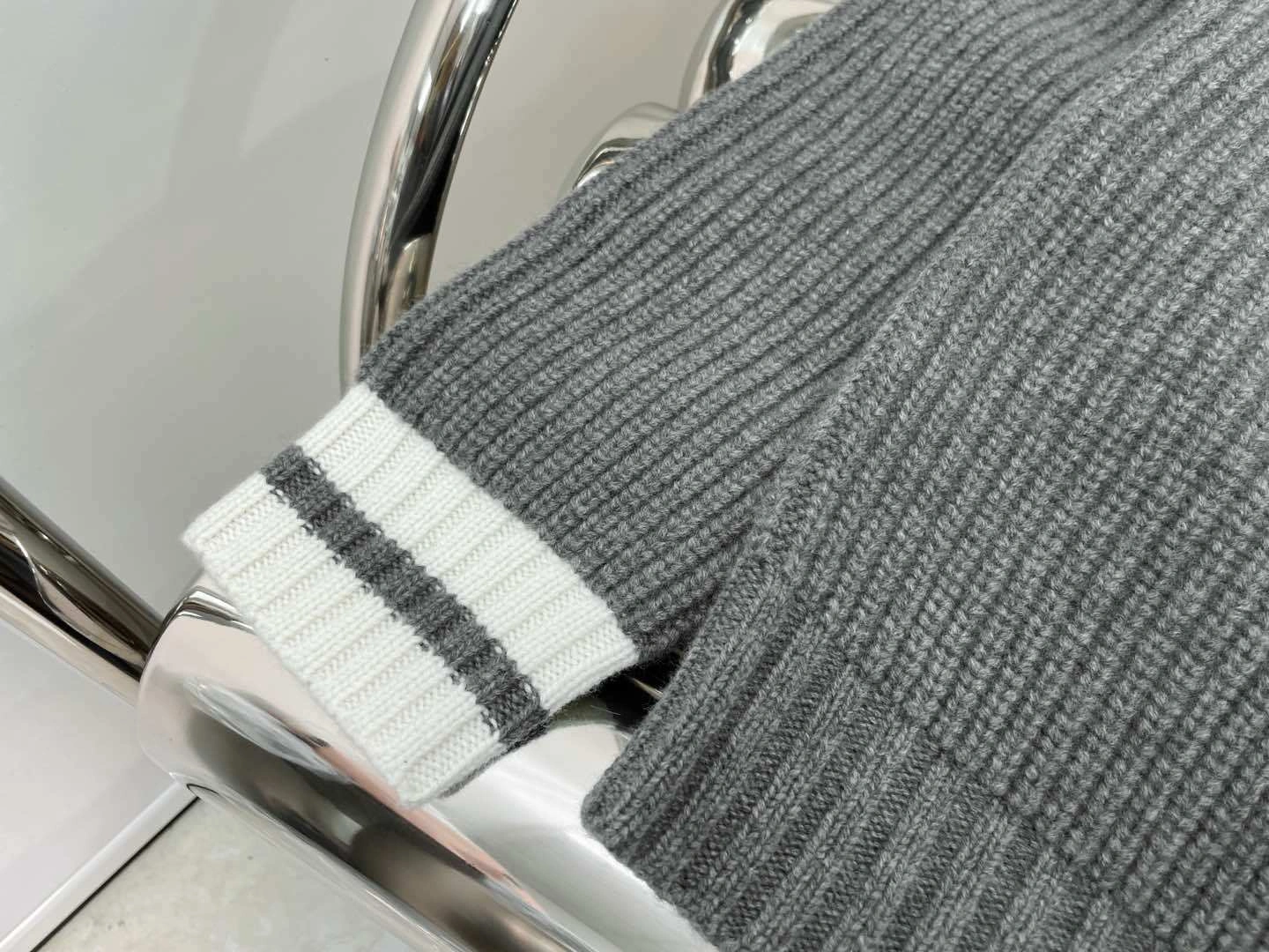 Victoria--7iu7iu wool item: E-F245C1198H