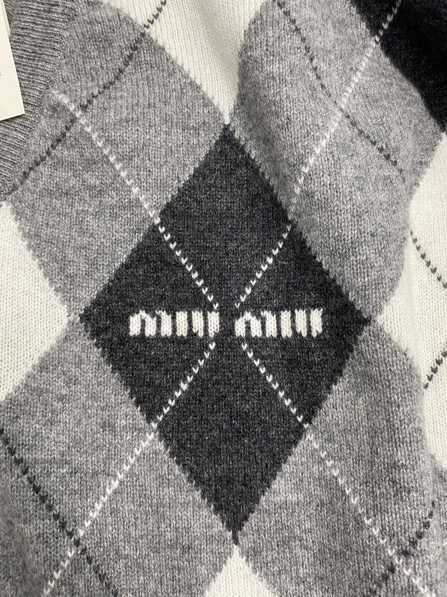 Victoria- 7iu7iu wool item:C-F801K3031