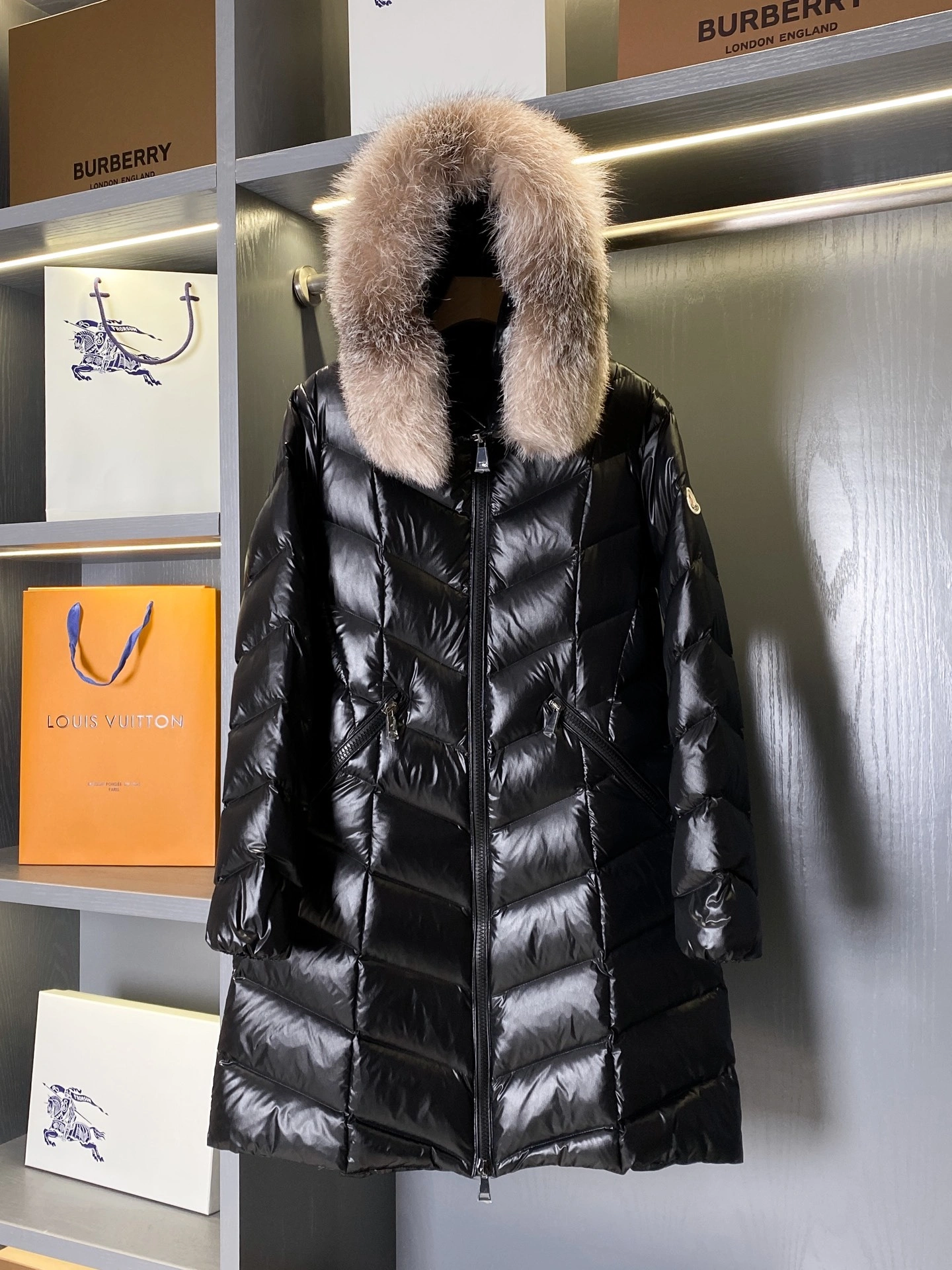 Victoria- 7o9385r Down jacket 90% goose down fox hair item:E-F020K1610H