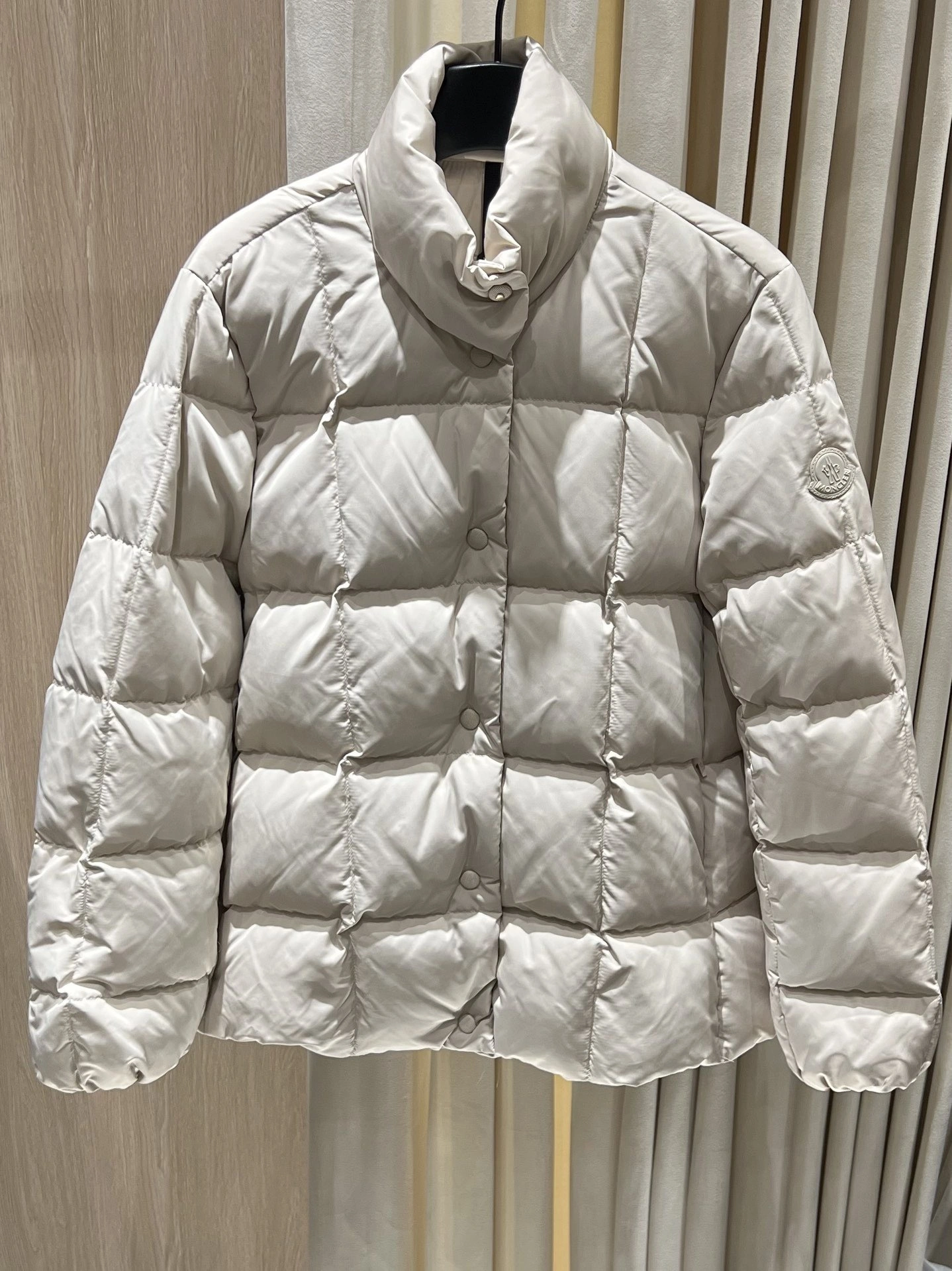 Victoria- 7o9385r Down jacket 90% white goose down 2colour item:E-F140J2504-2H