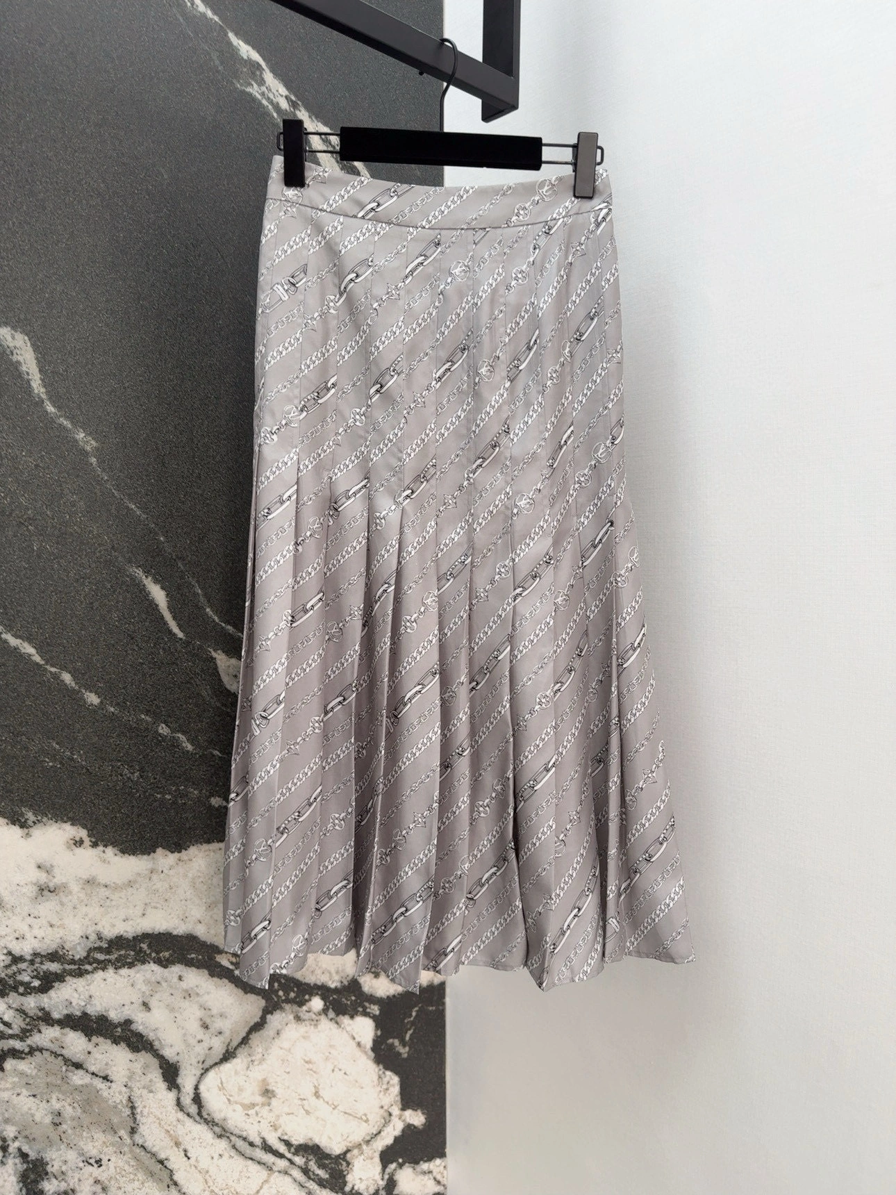 Victoria- 8V MONOGRAM Real silk item:E-F240B2316