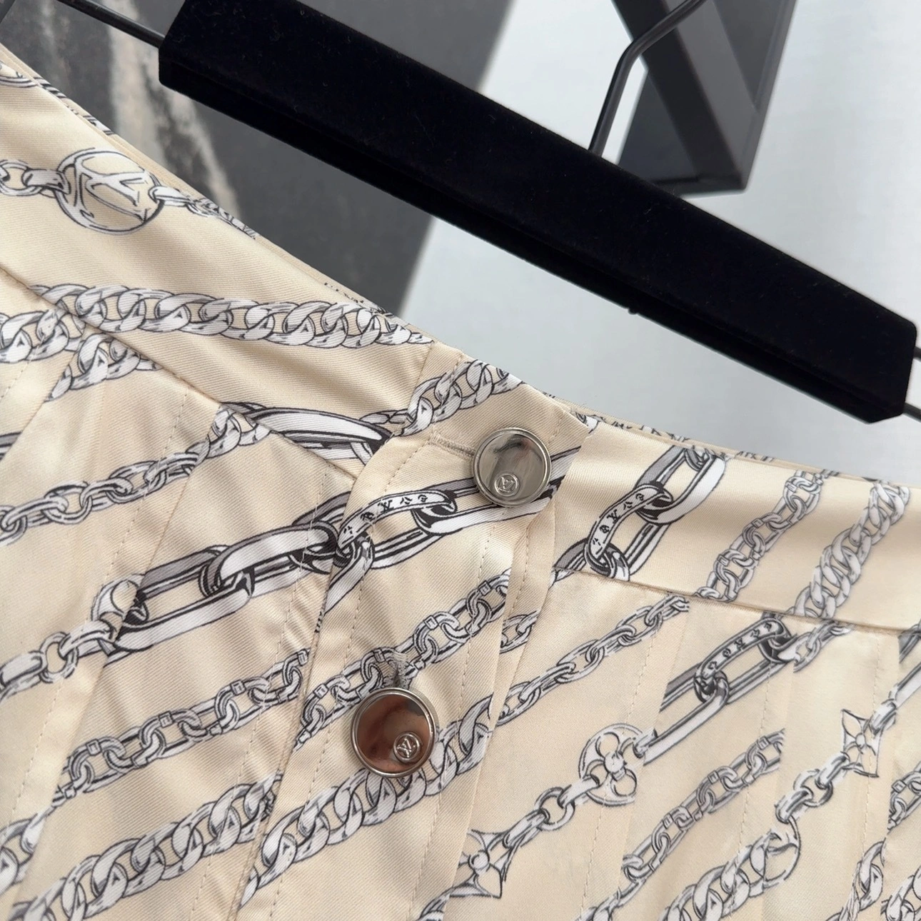 Victoria- 8V MONOGRAM Real silk item:E-F240B2316