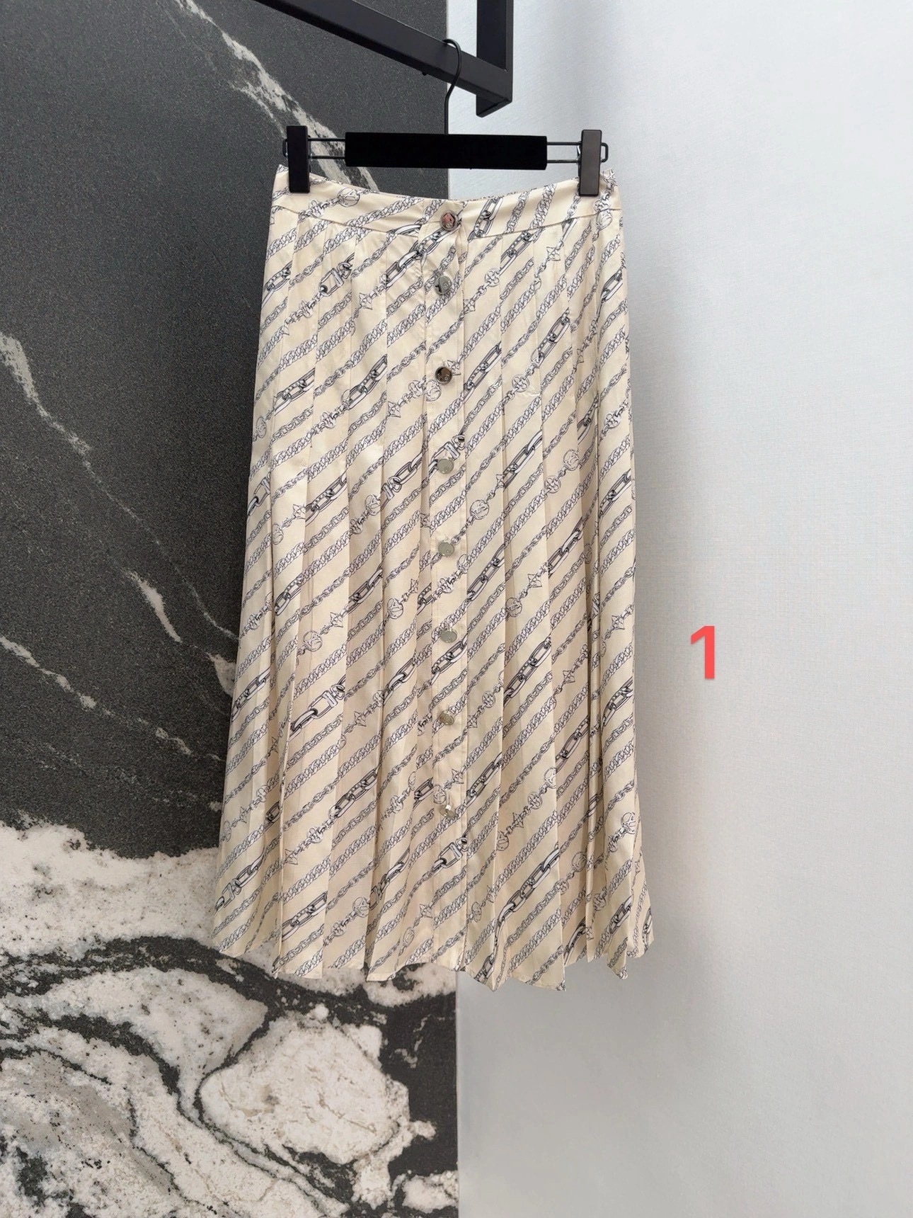 Victoria- 8V MONOGRAM Real silk item:E-F240B2316
