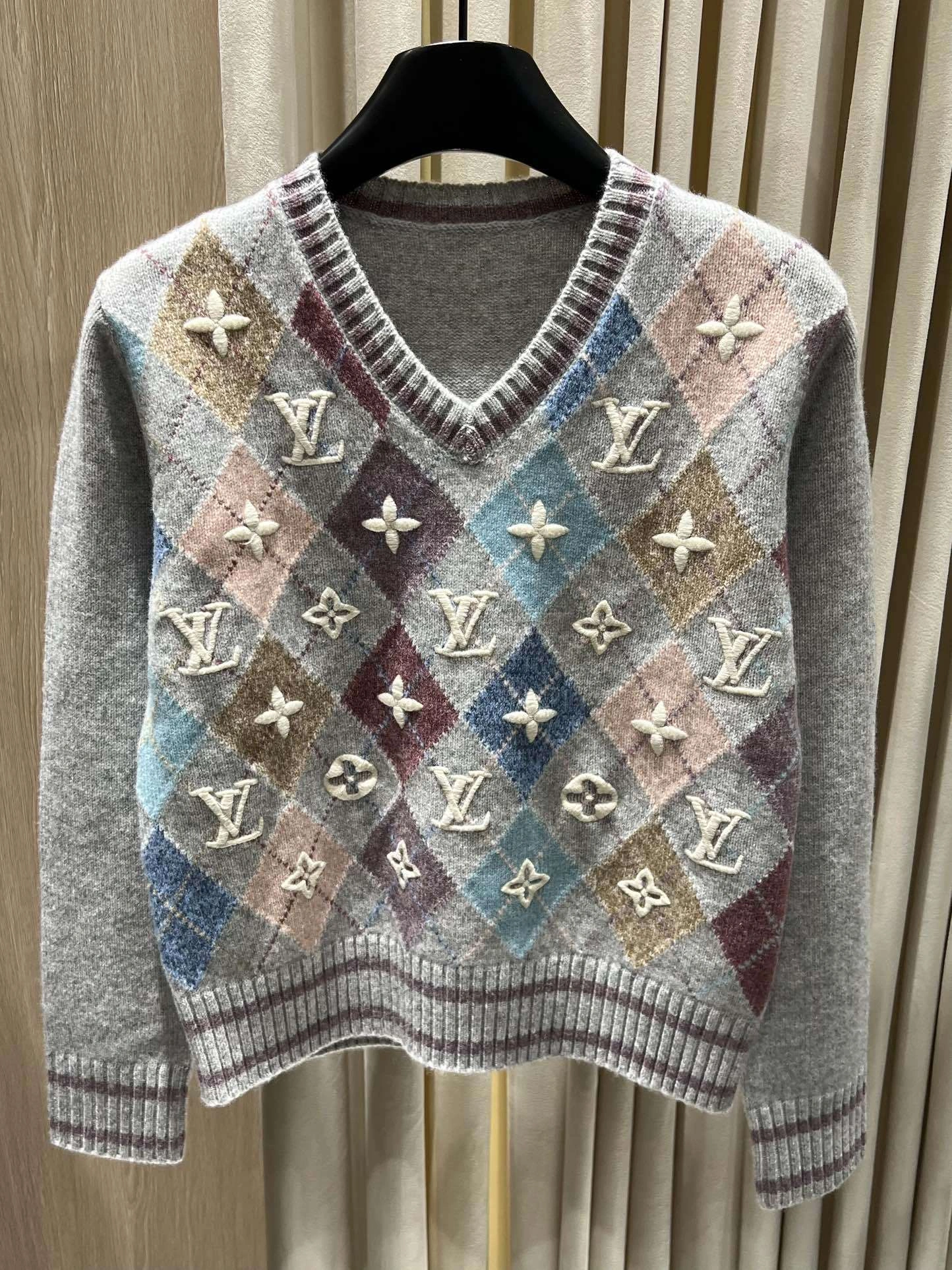 Victoria- 8V Monogram embroidery wool item:F-F140A1424H