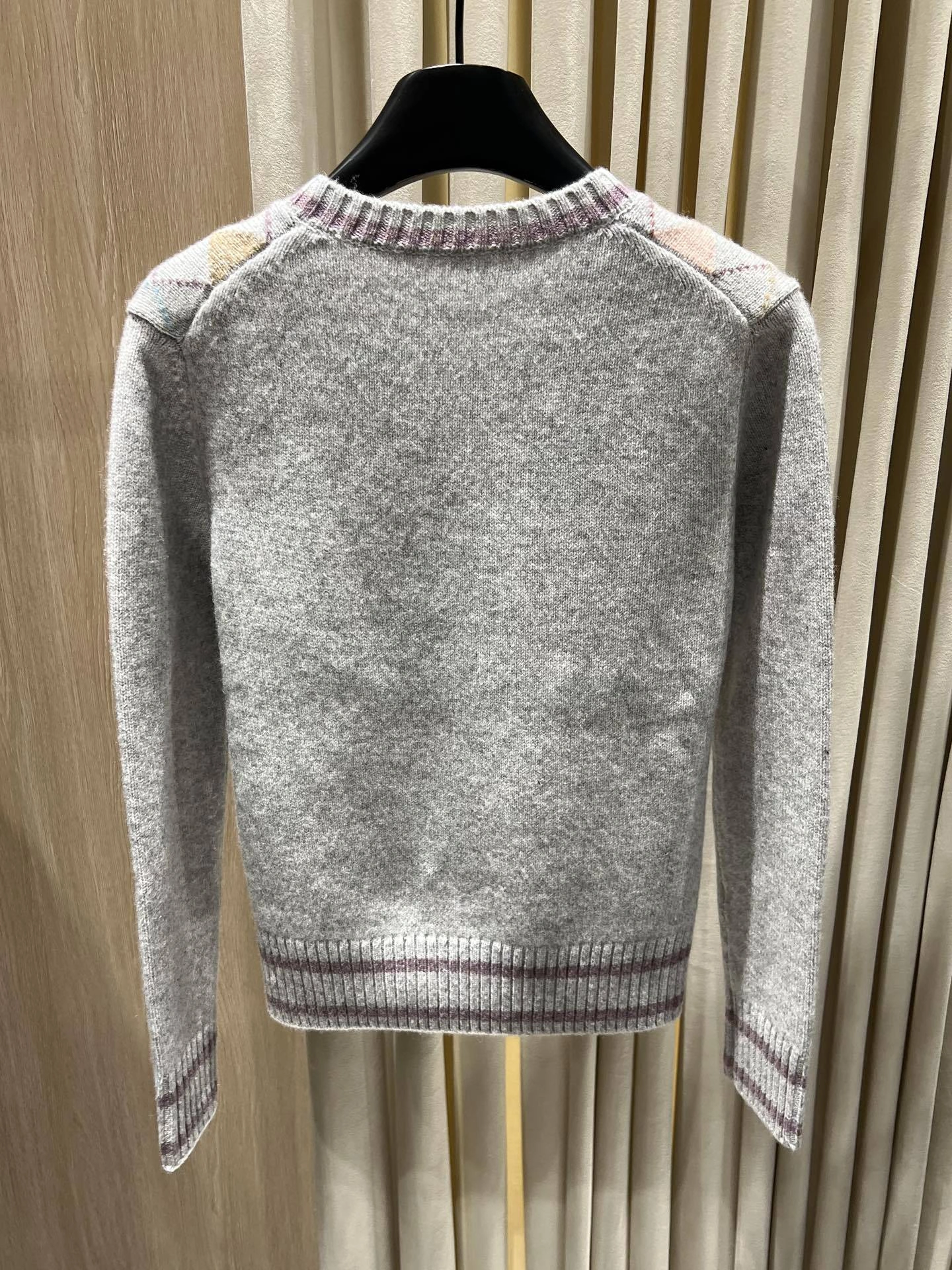 Victoria- 8V Monogram embroidery wool item:F-F140A1424H