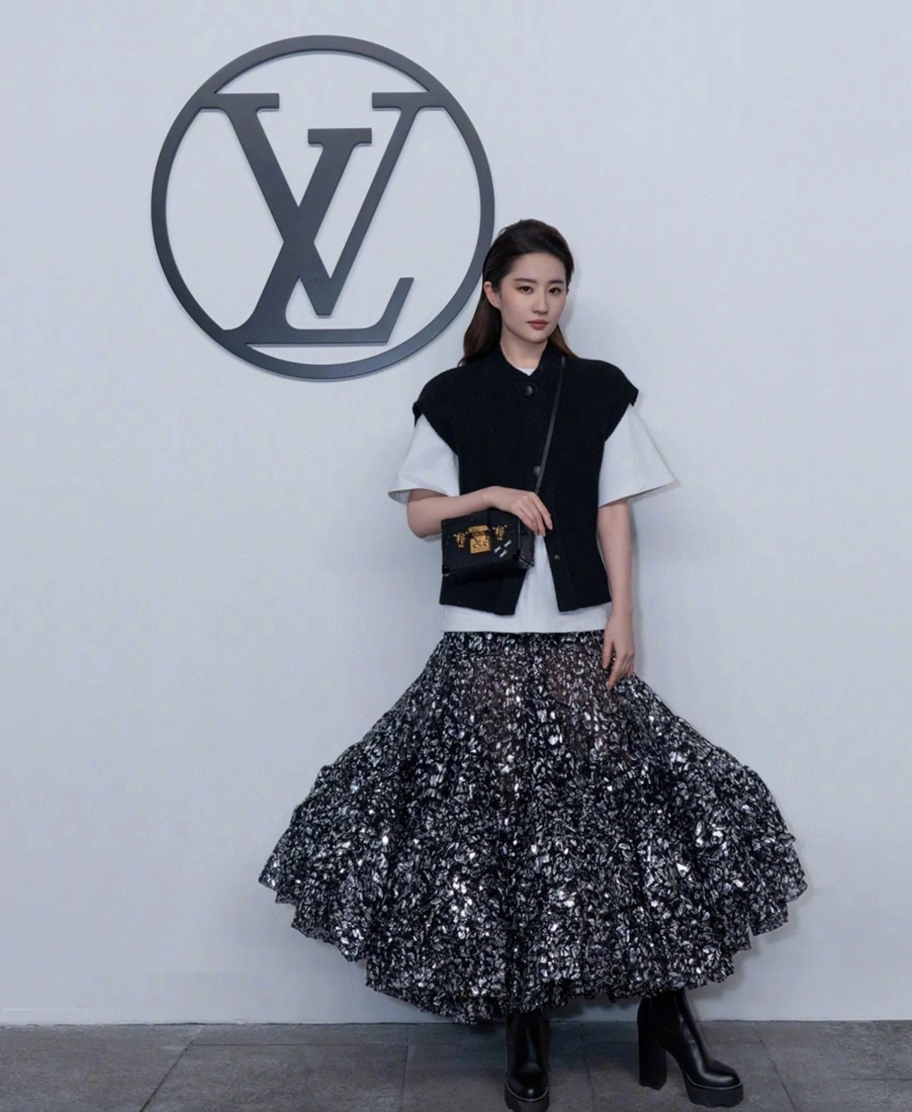 Victoria- 8V wool item:D-F240J0506