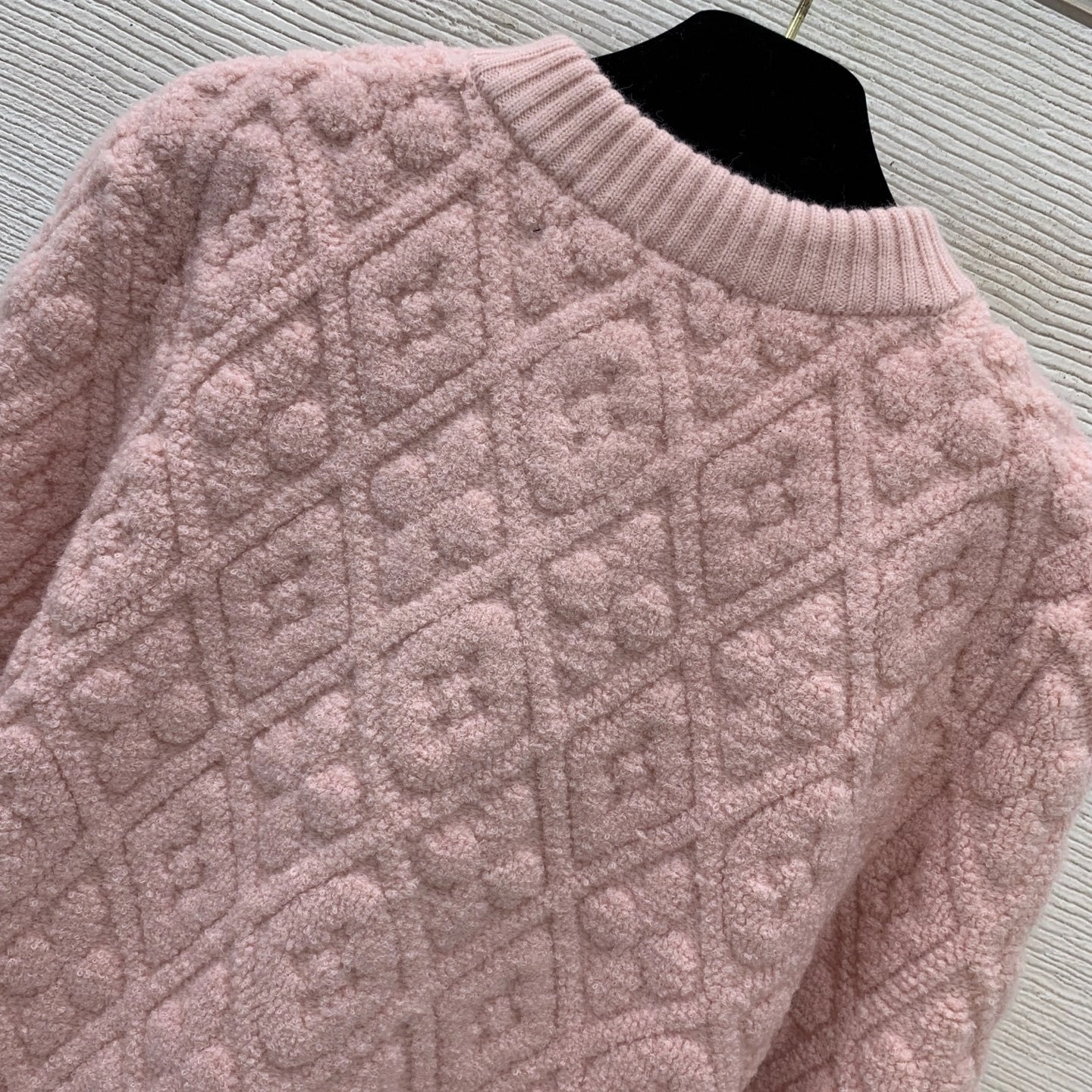 Victoria- 8V wool item:E-F044K0240